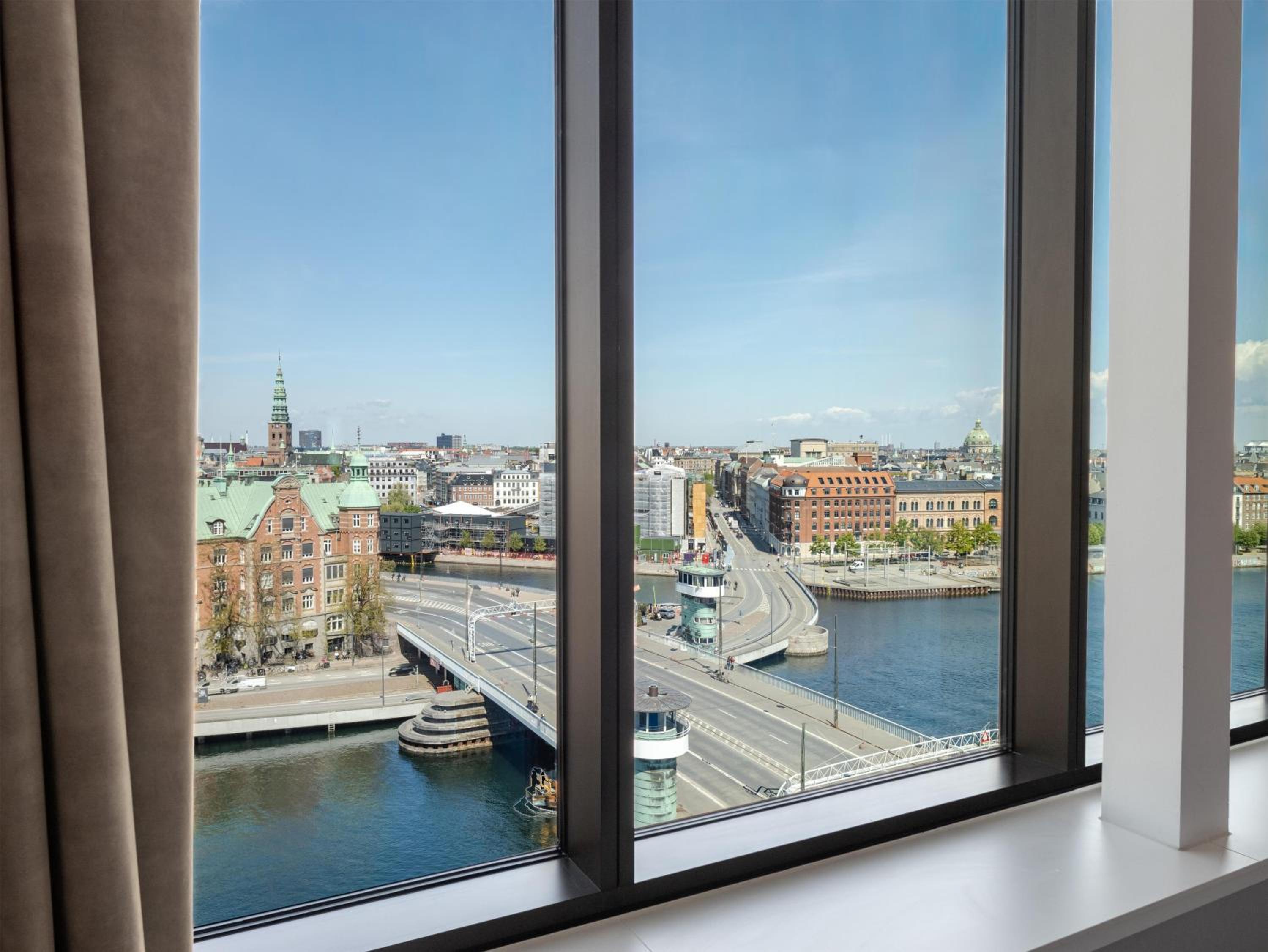 Waterfront Suite photo 2