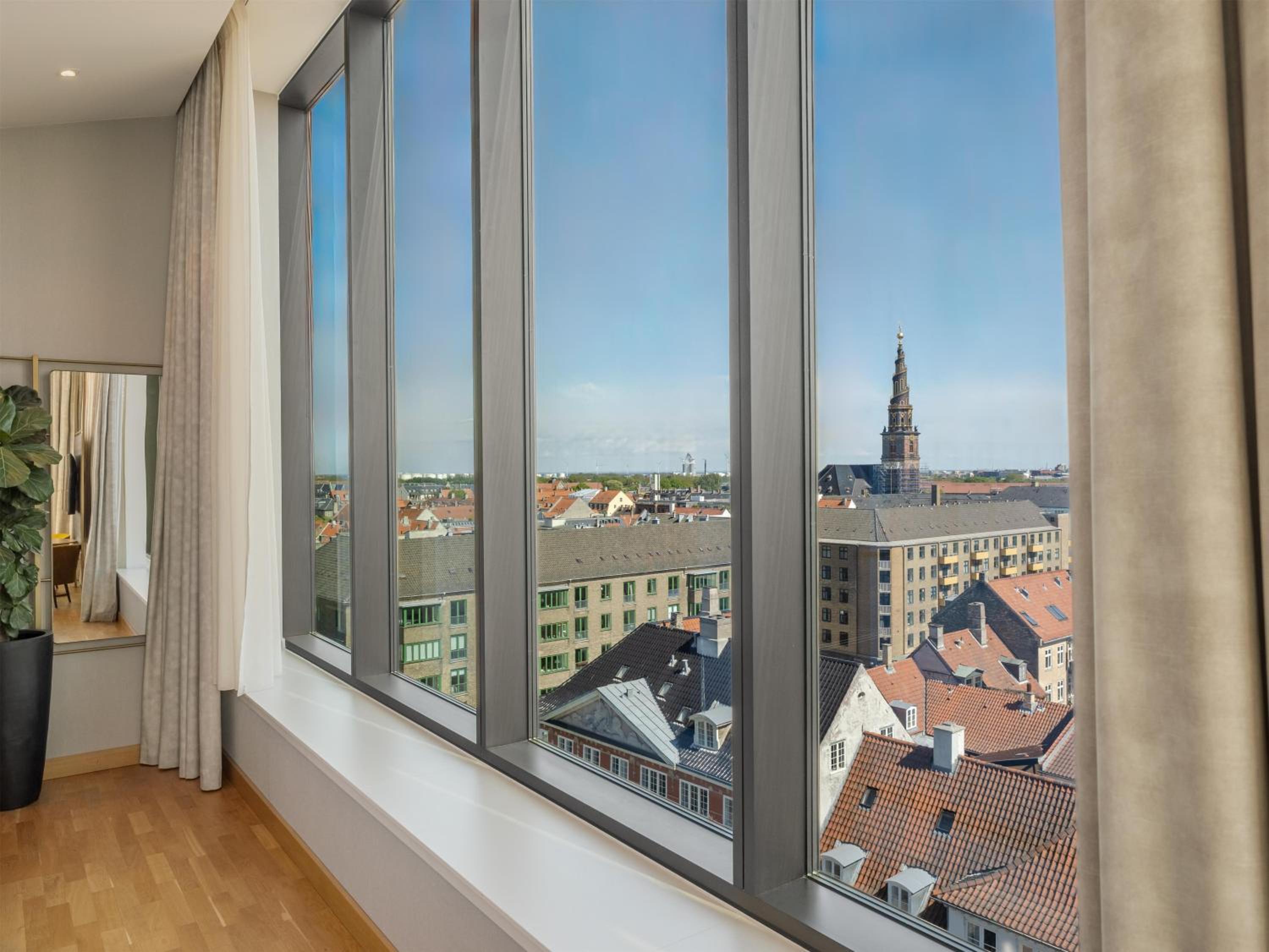 Premium Corner Room with View