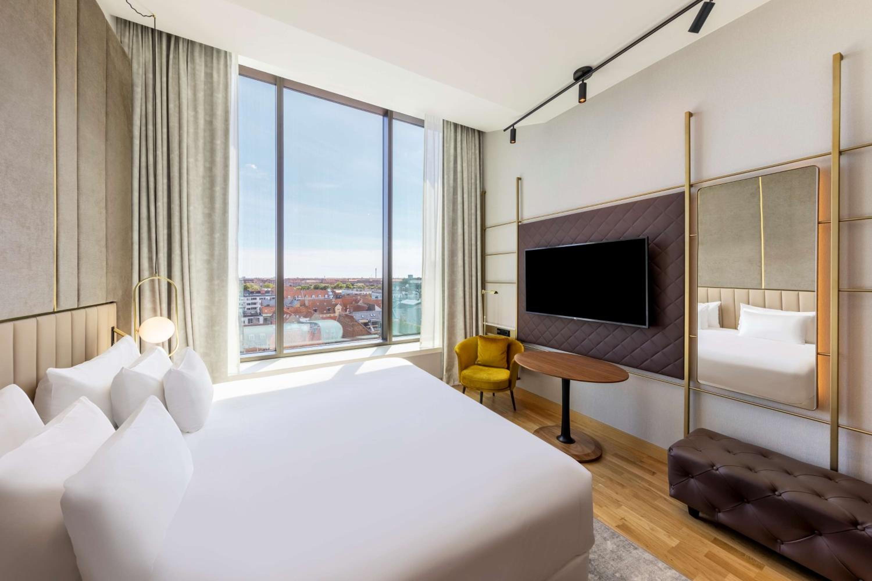 Deluxe City View Room photo 2