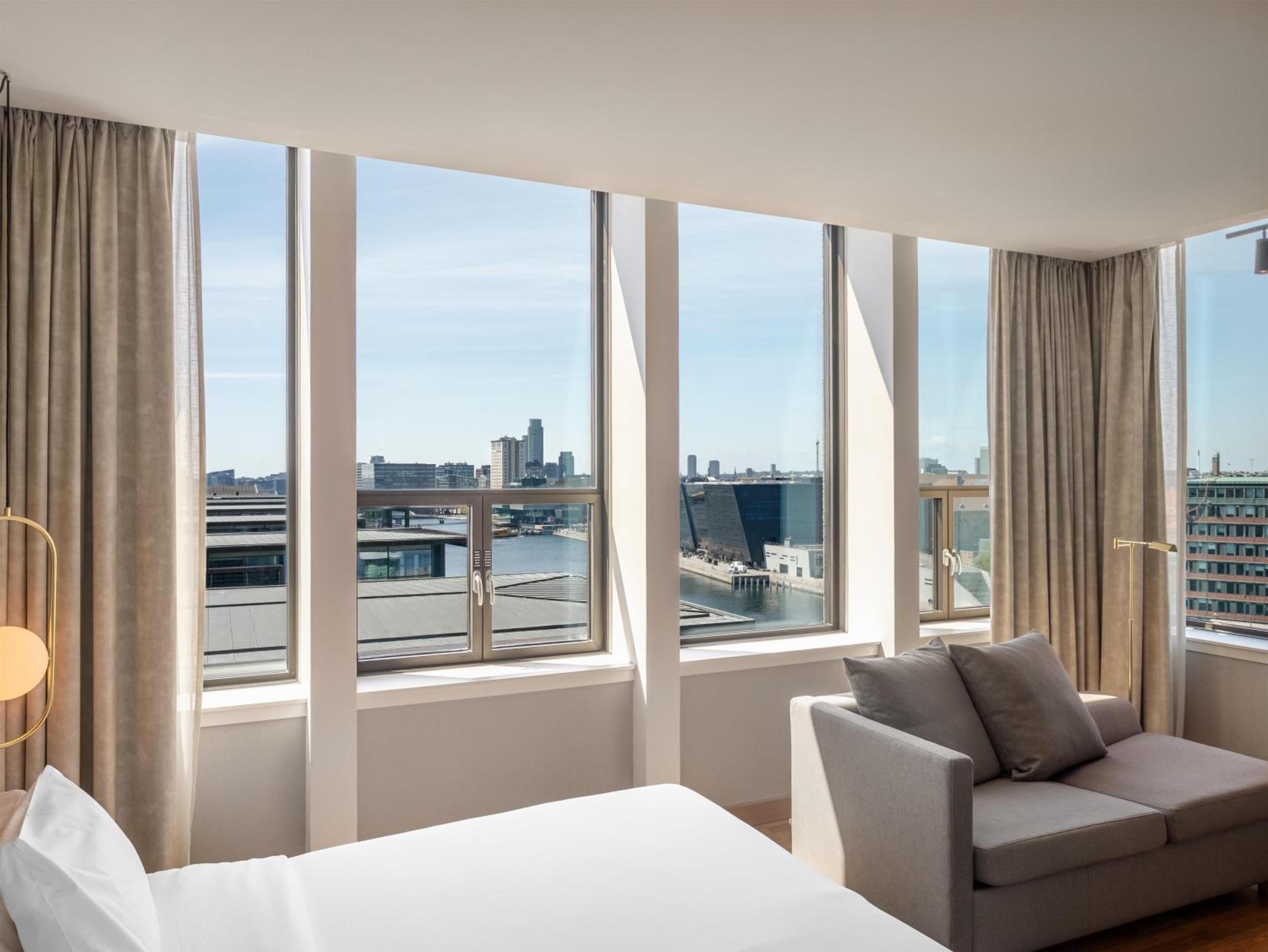 Junior Waterfront Suite with View and Extra Bed photo 2
