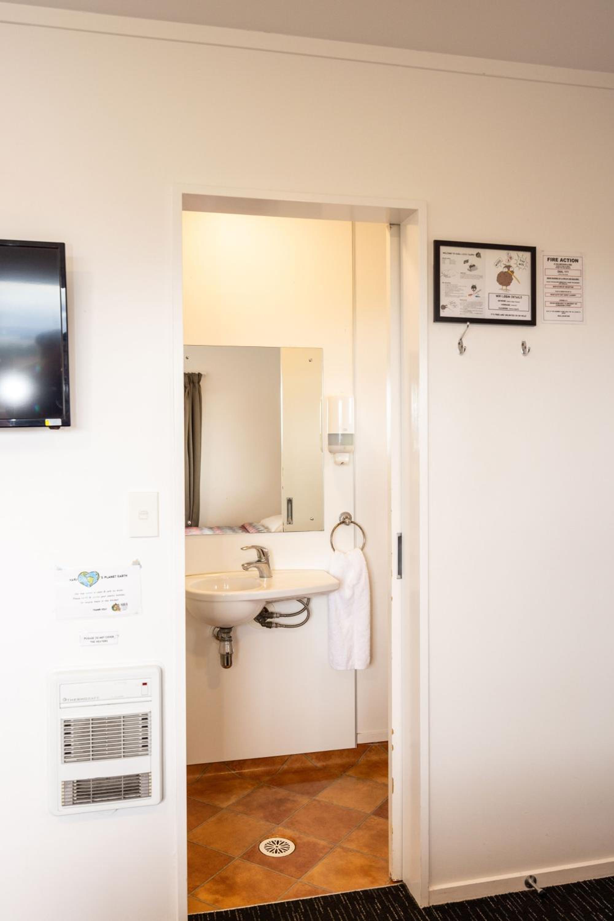 Double Room with Ensuite photo 3