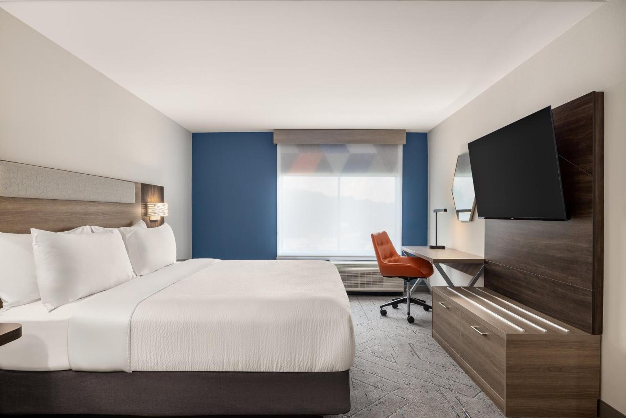 Standard King Room with Sofa Bed - Photo 7
