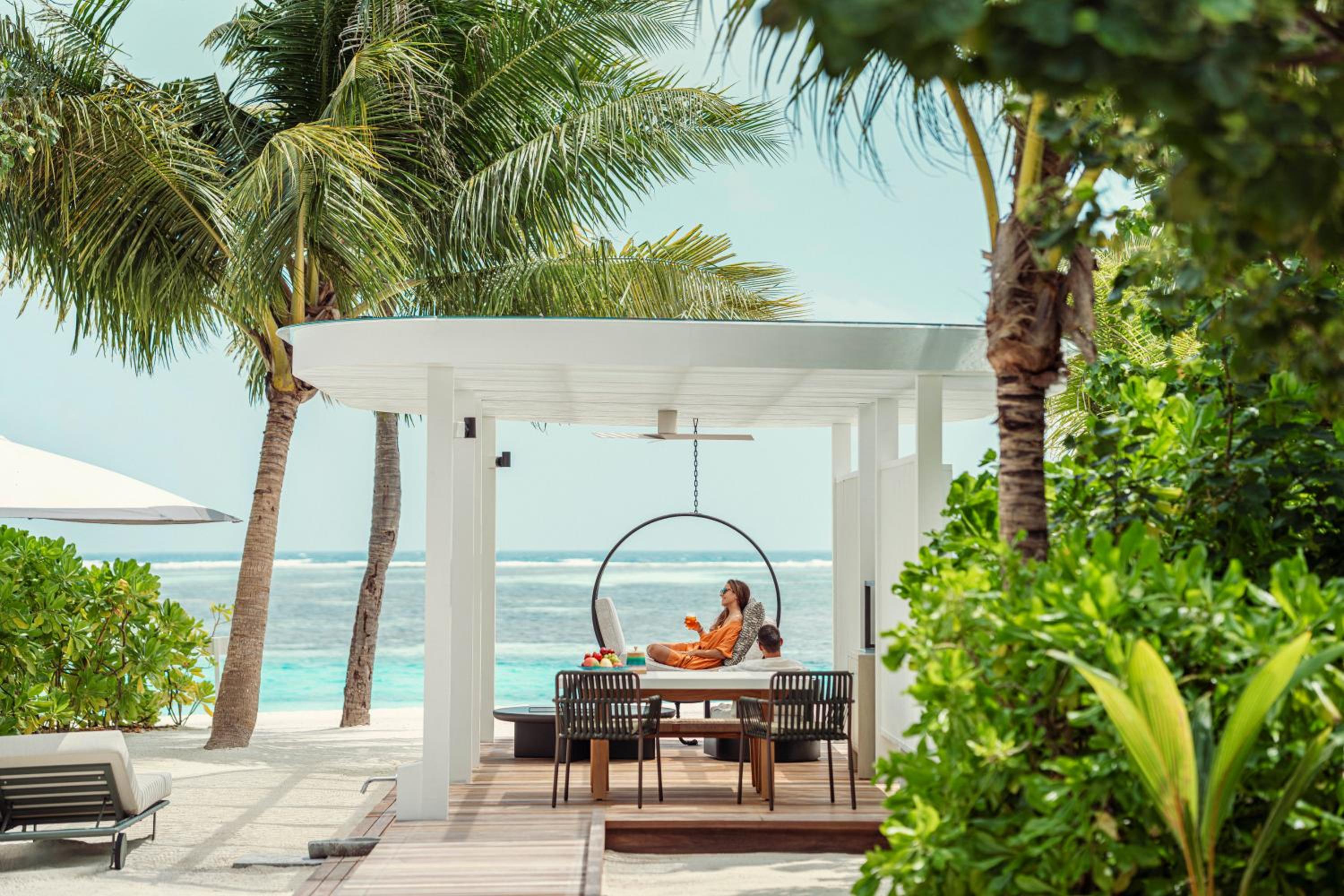 Sunset Family Beach Villa with Pool King