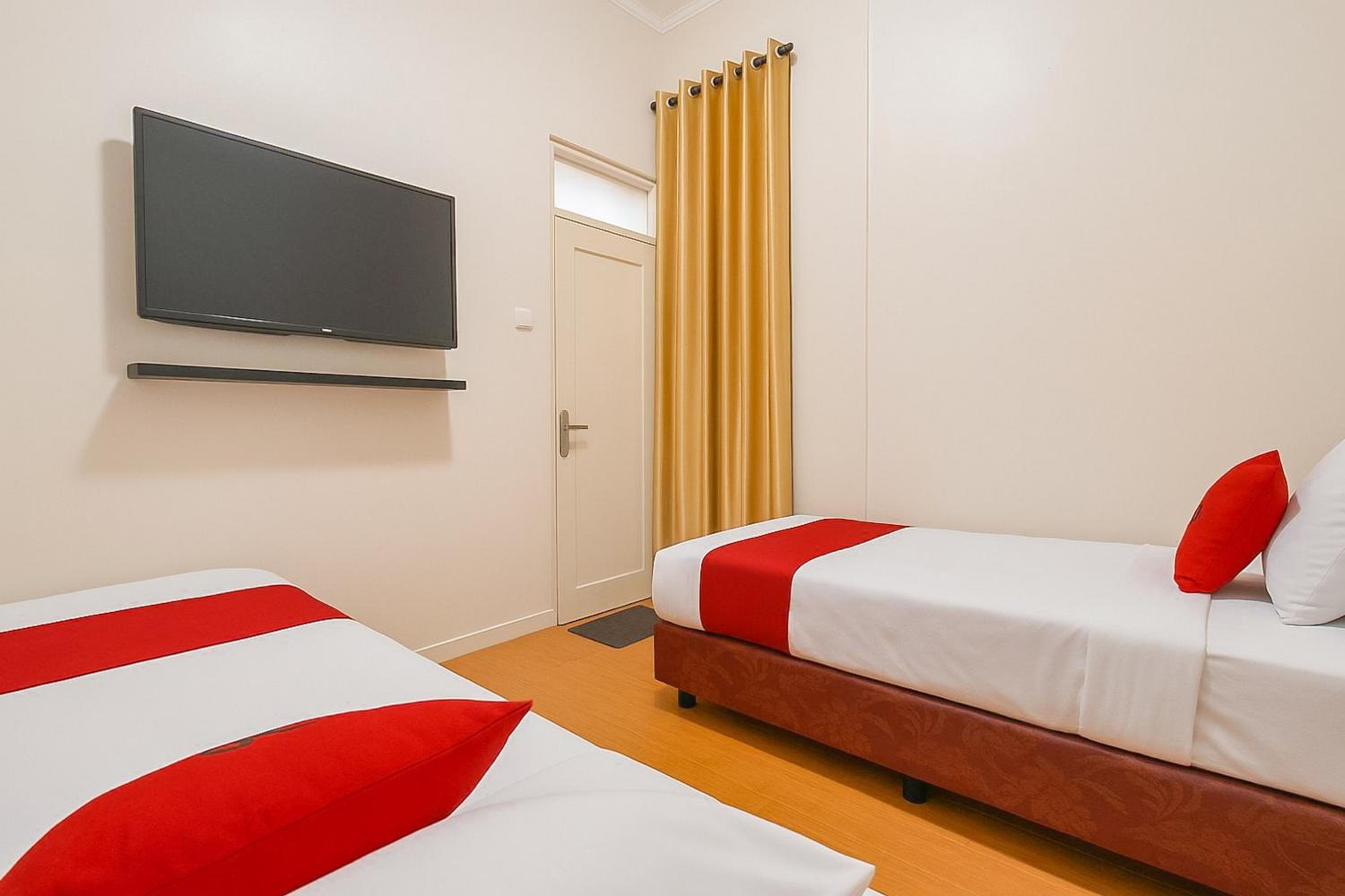 Standard Twin Room - Photo 5