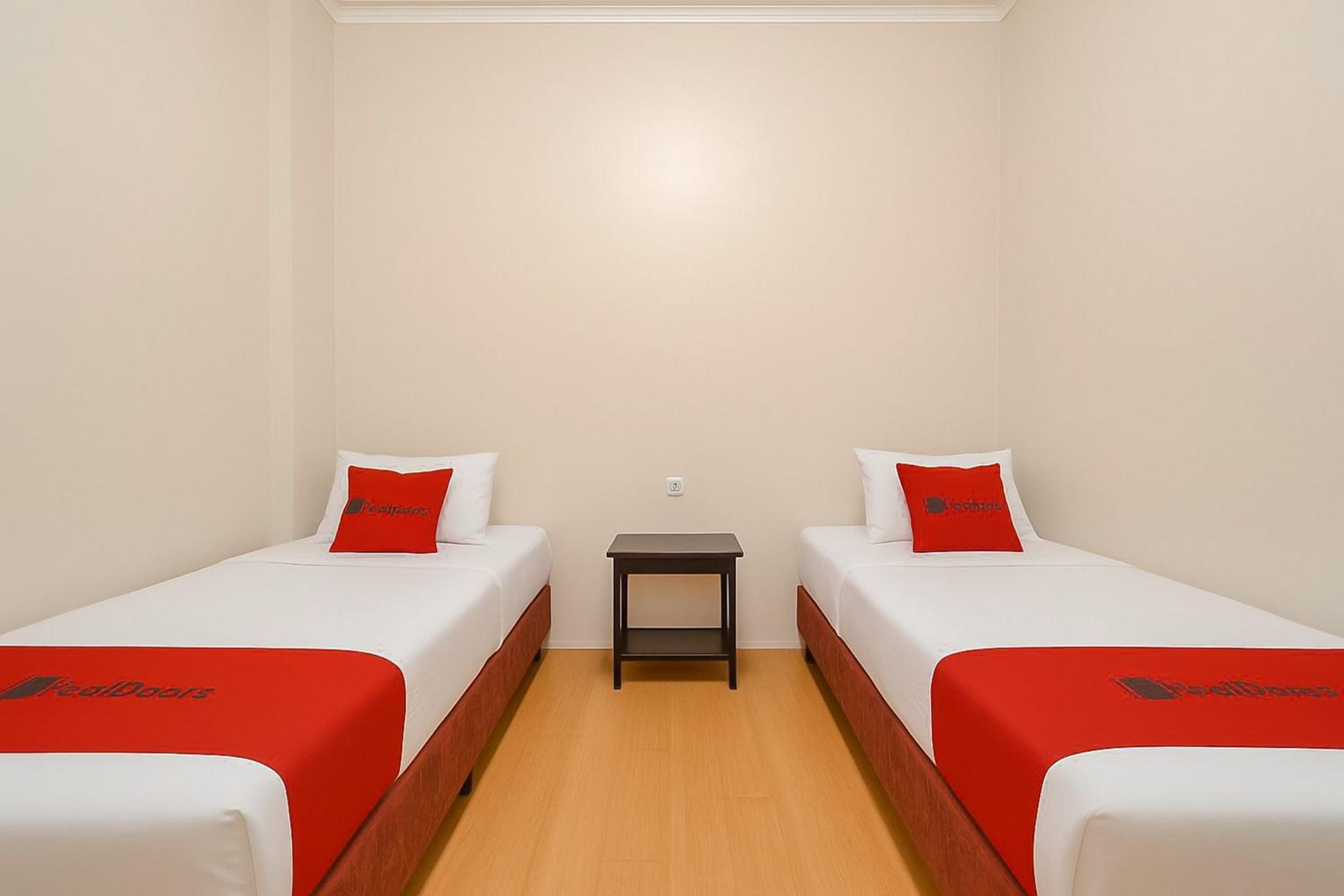 Standard Twin Room - Photo 2