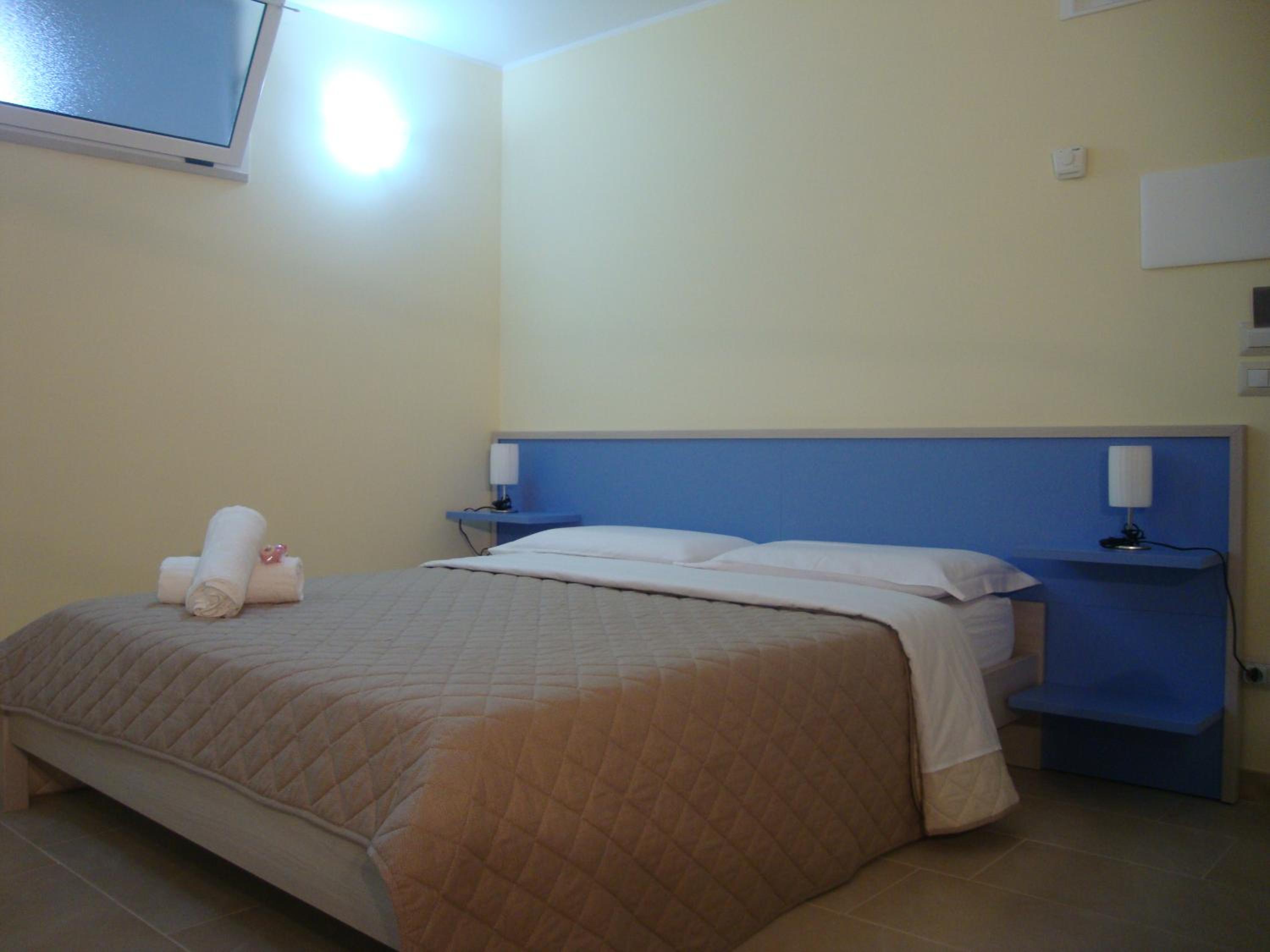 Deluxe Double Room (2 Adults + 1 Child)