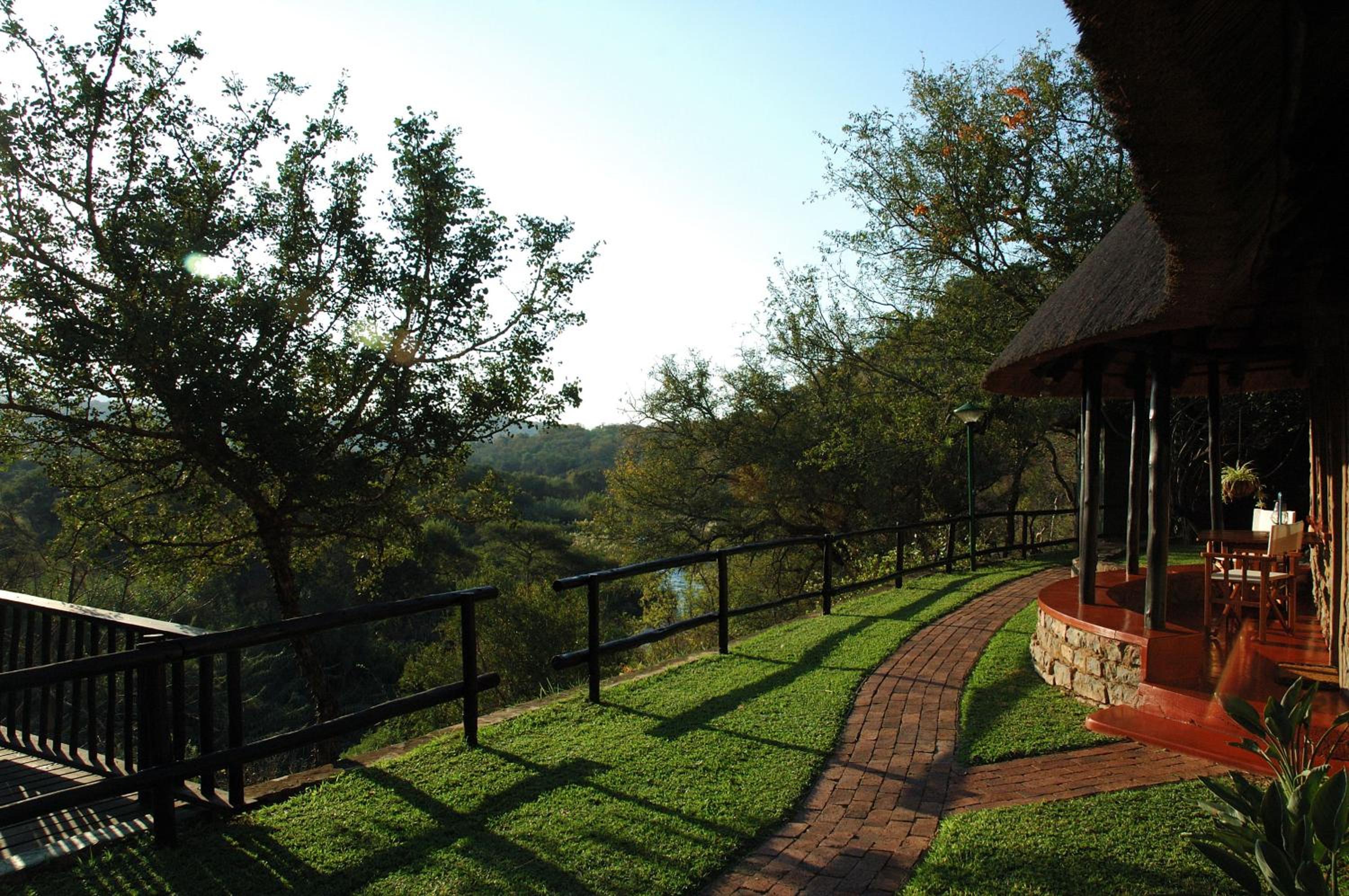 Double or Twin Room with Balcony - Photo 2