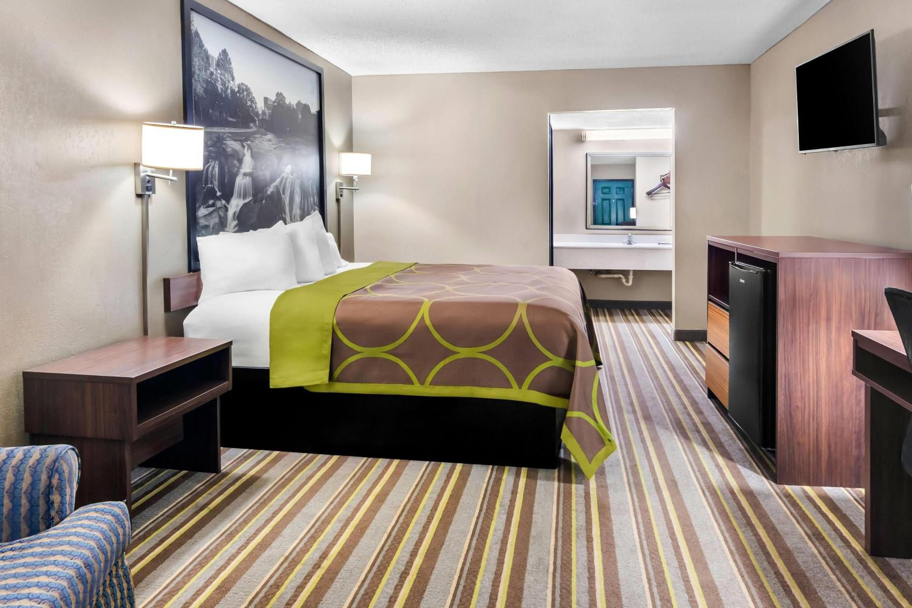 King Room - Non-Smoking - Photo 3