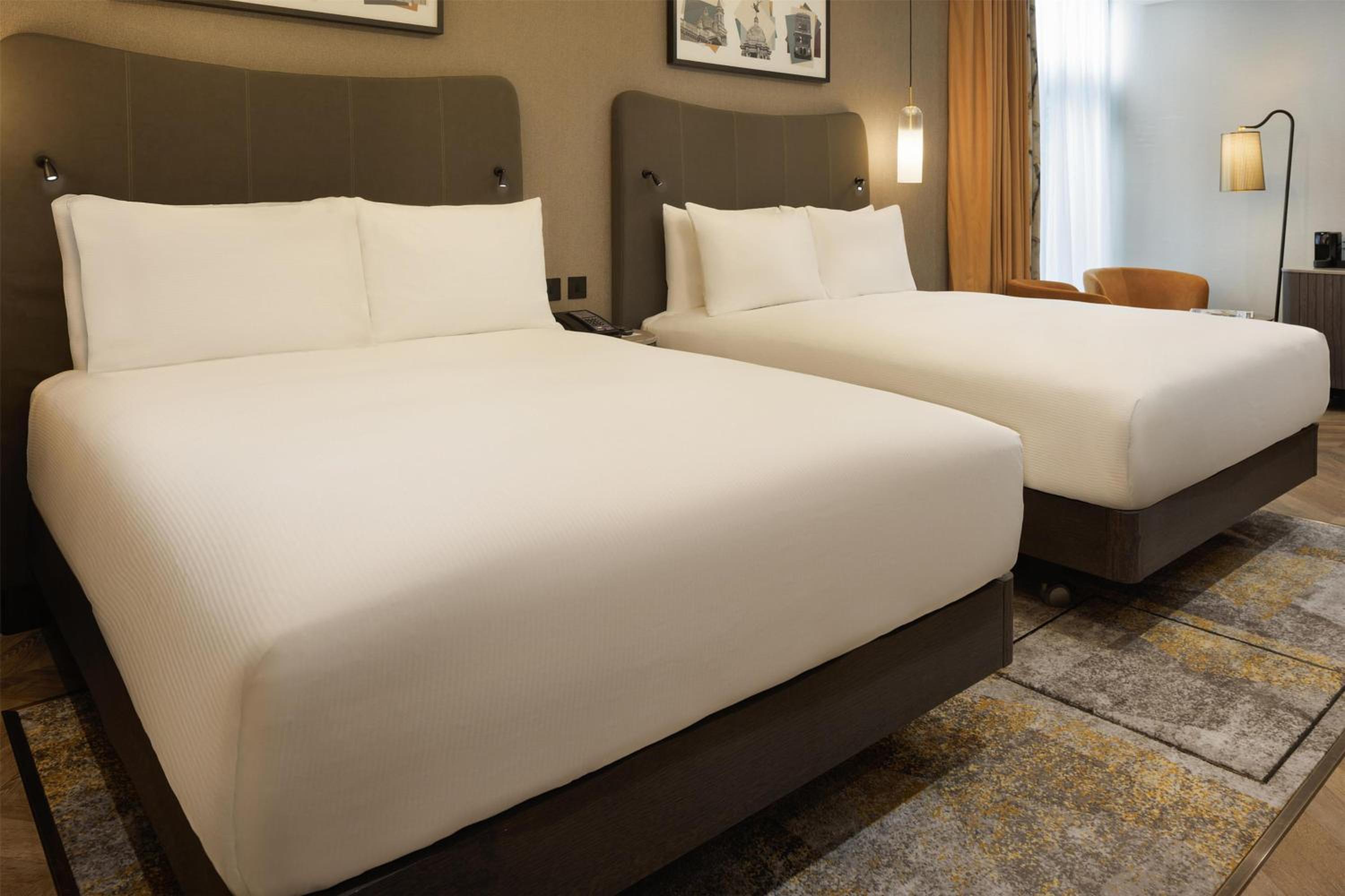 Premium Queen Room photo 1