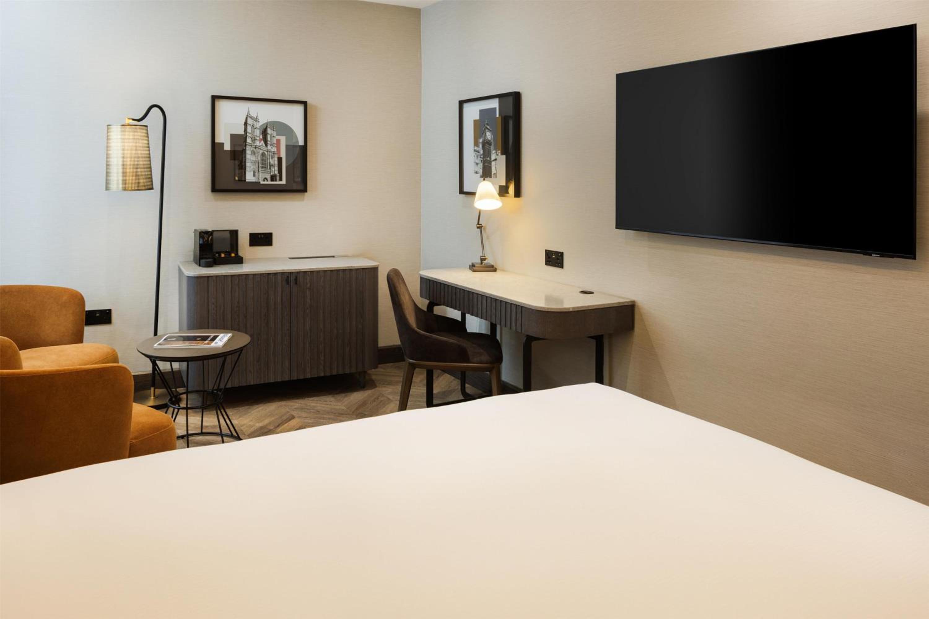 Premium Queen Room photo 3