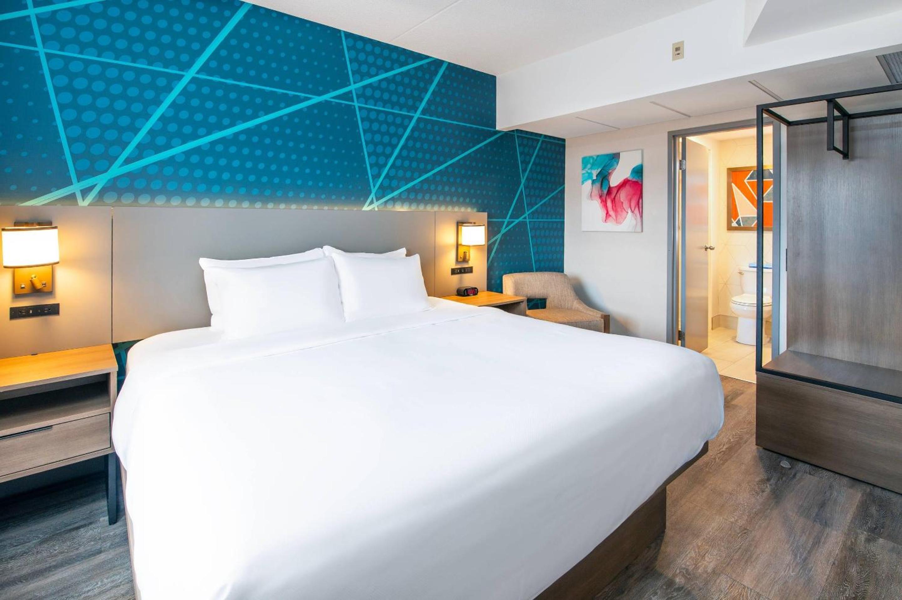 King Suite with Living room - Disability Access/Non Smoking