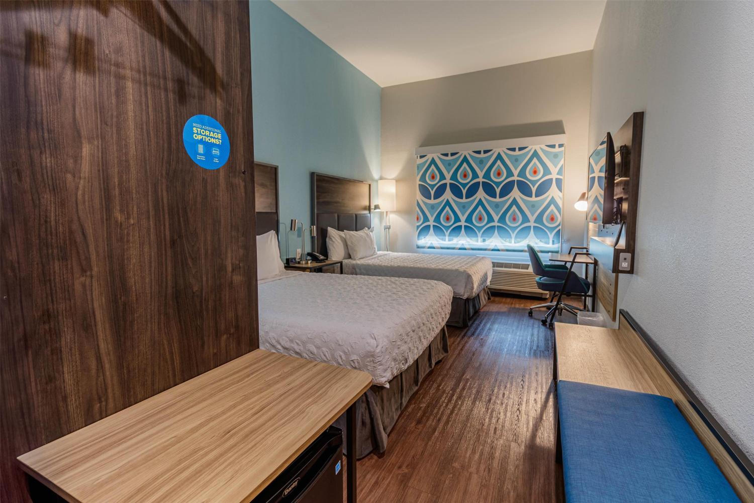 Queen Room With Two Queen Beds - Mobility And Hearing Access - Photo 2
