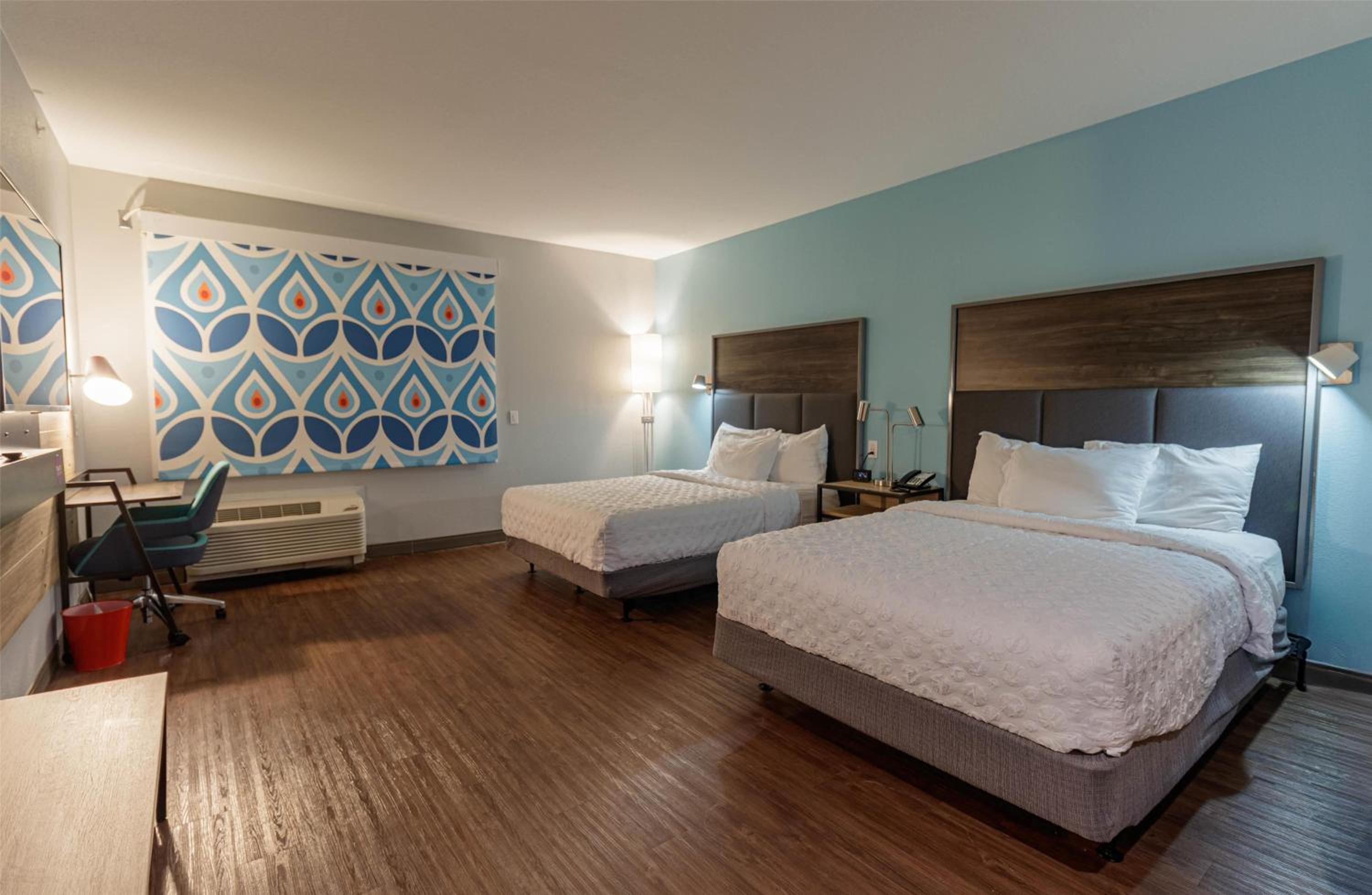Queen Room With Two Queen Beds - Mobility And Hearing Access - Photo 3