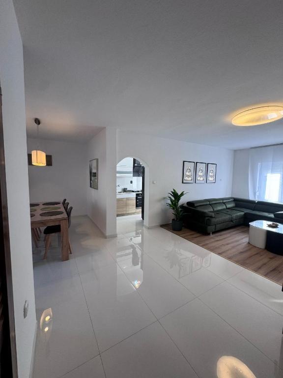 Two-Bedroom Apartment with Balcony and Terrace photo 3