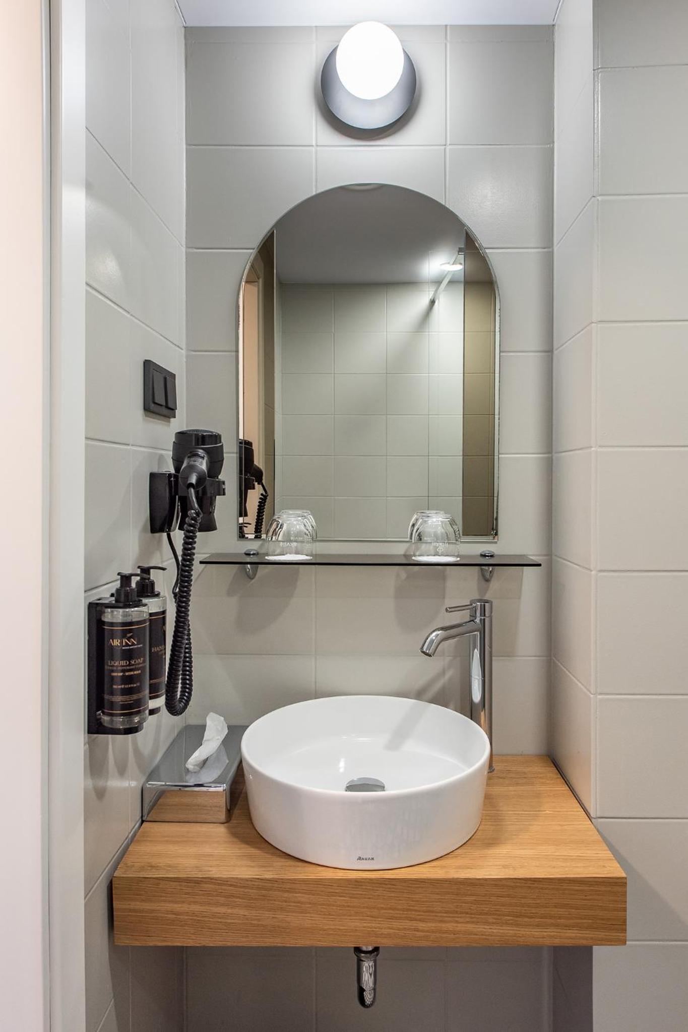 Standard Double Room with Balcony - Photo 4