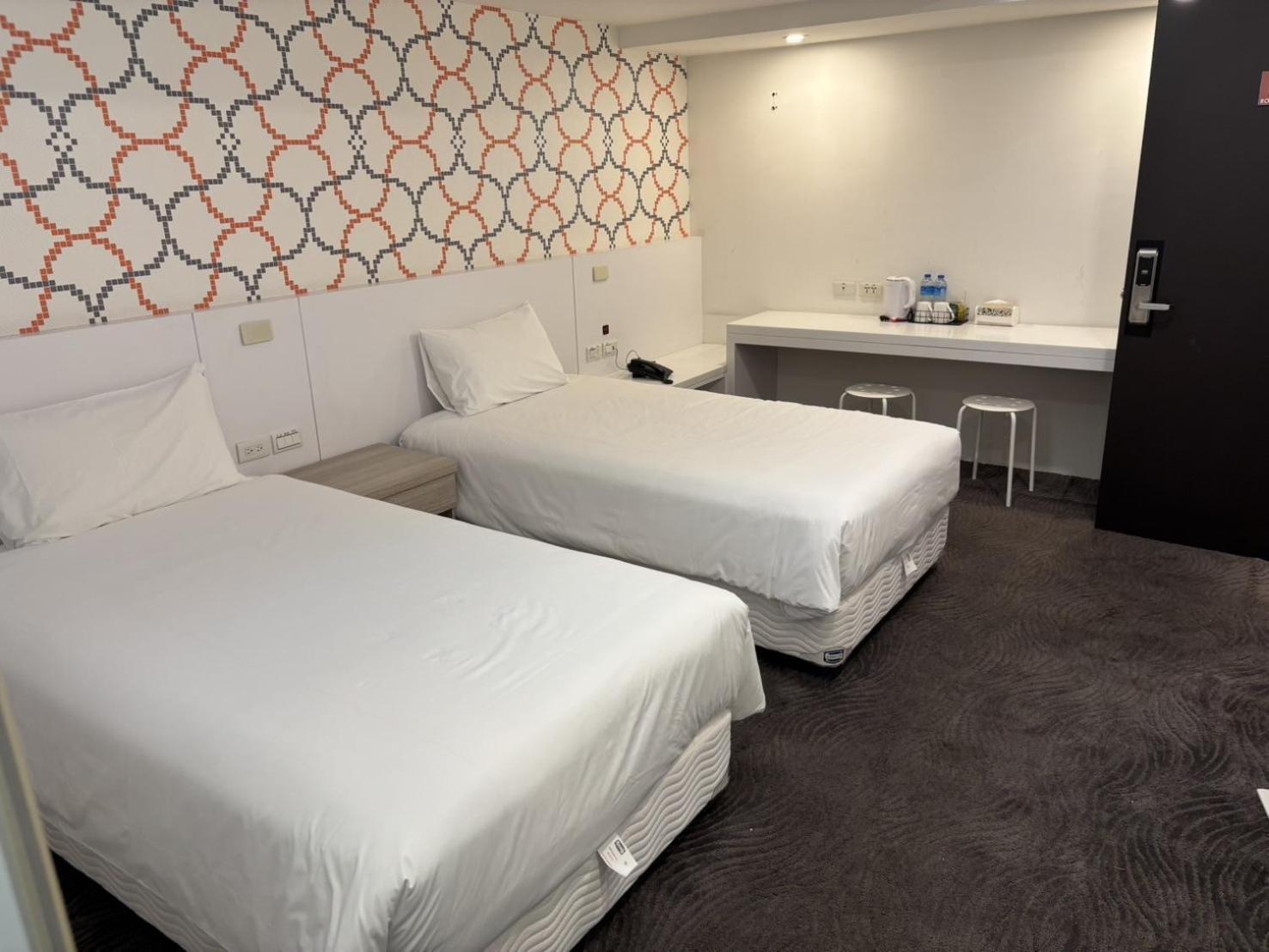 Deluxe Twin Room with Bathtub photo 2