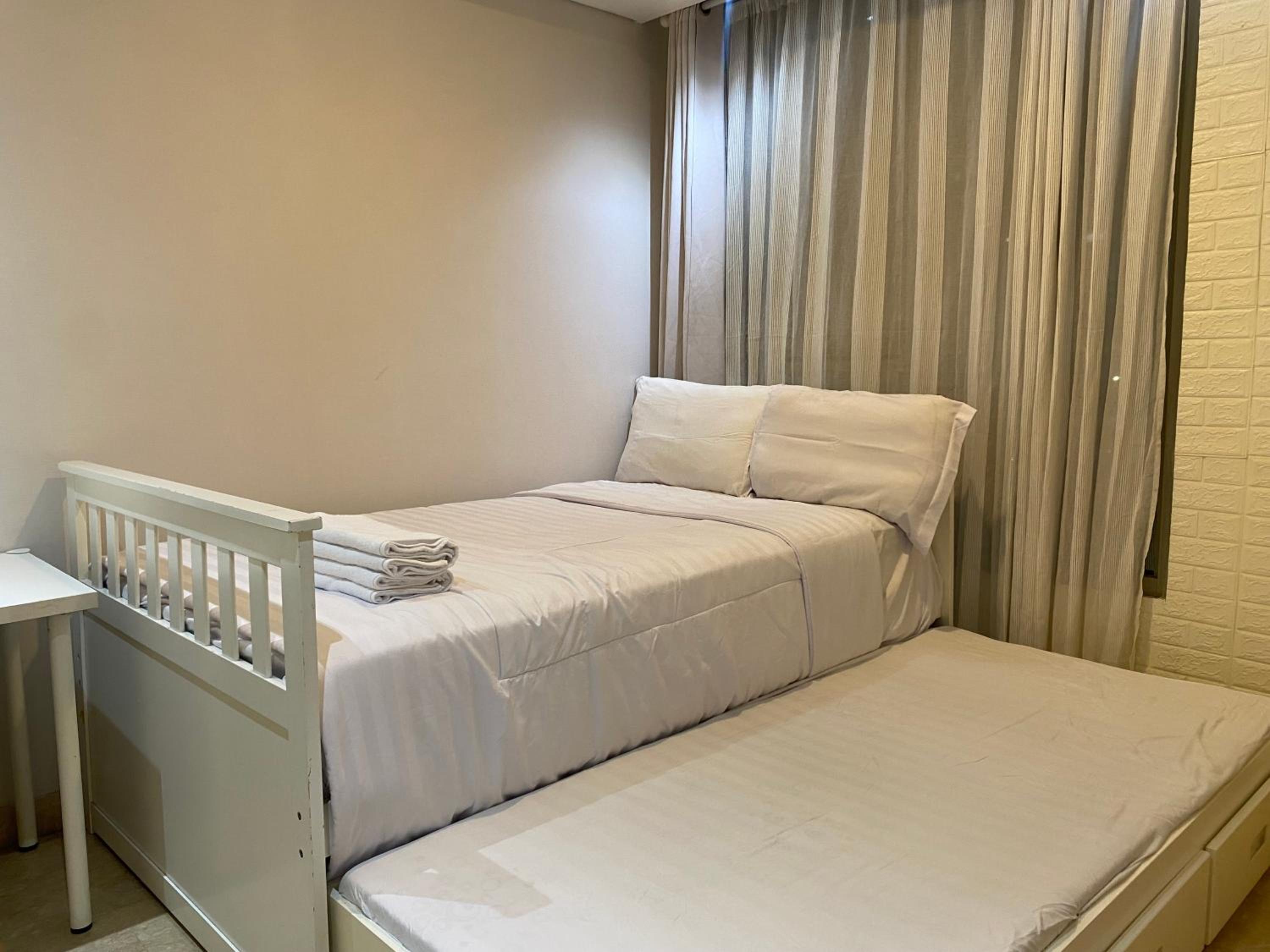Three-Bedroom Deluxe Apartment - Photo 3
