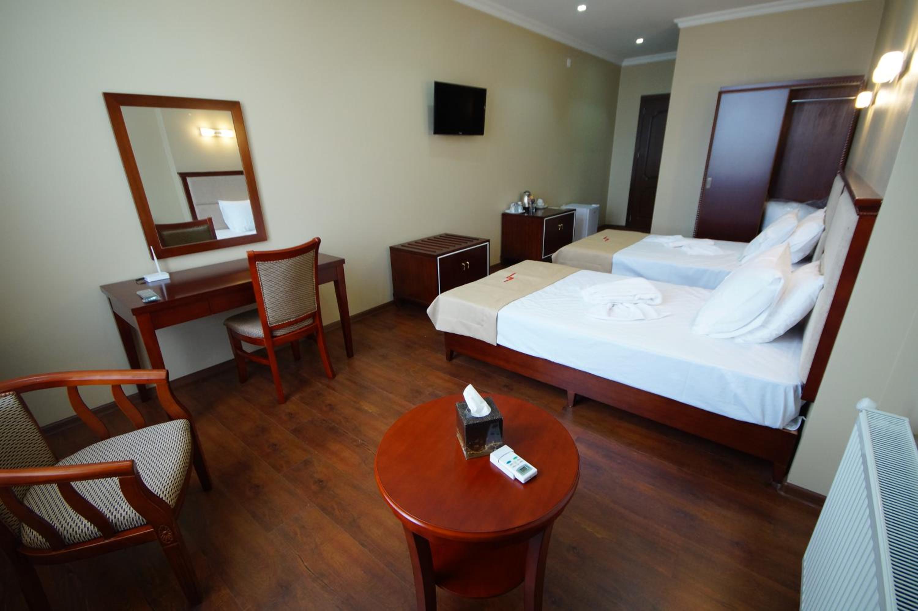 Twin Room - Photo 2