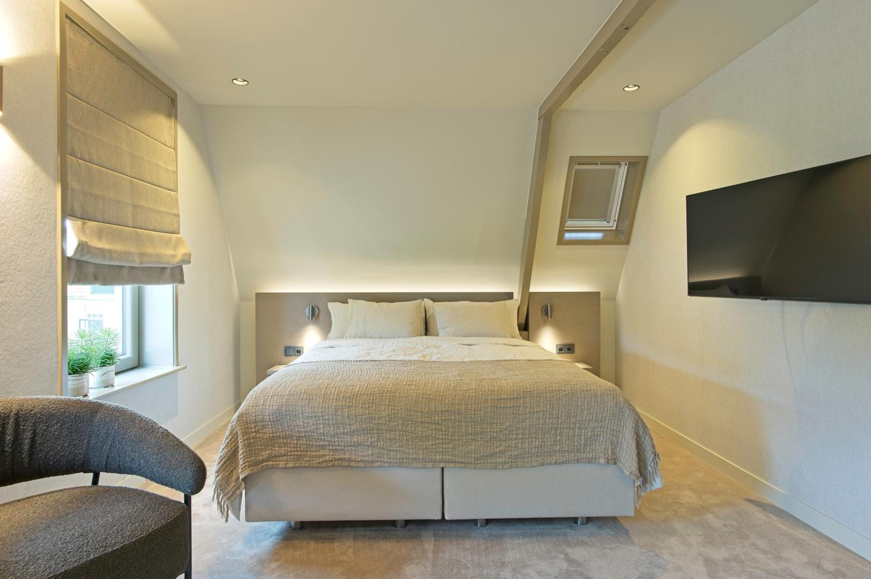 Deluxe Double Room with Bath photo 3