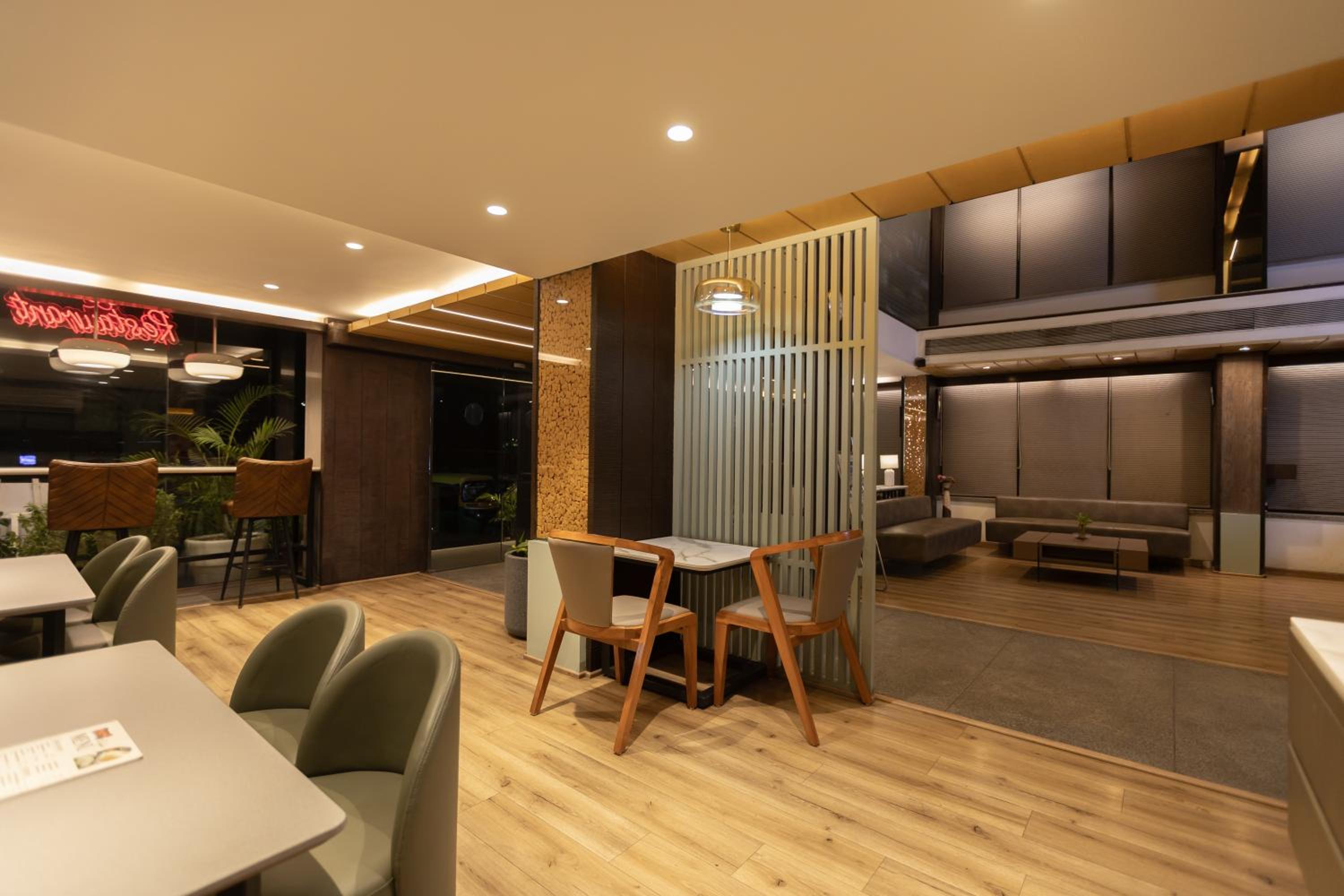 Suite - Photo 1