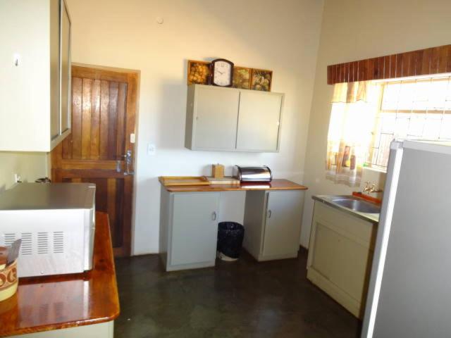 Four-Bedroom House photo 3