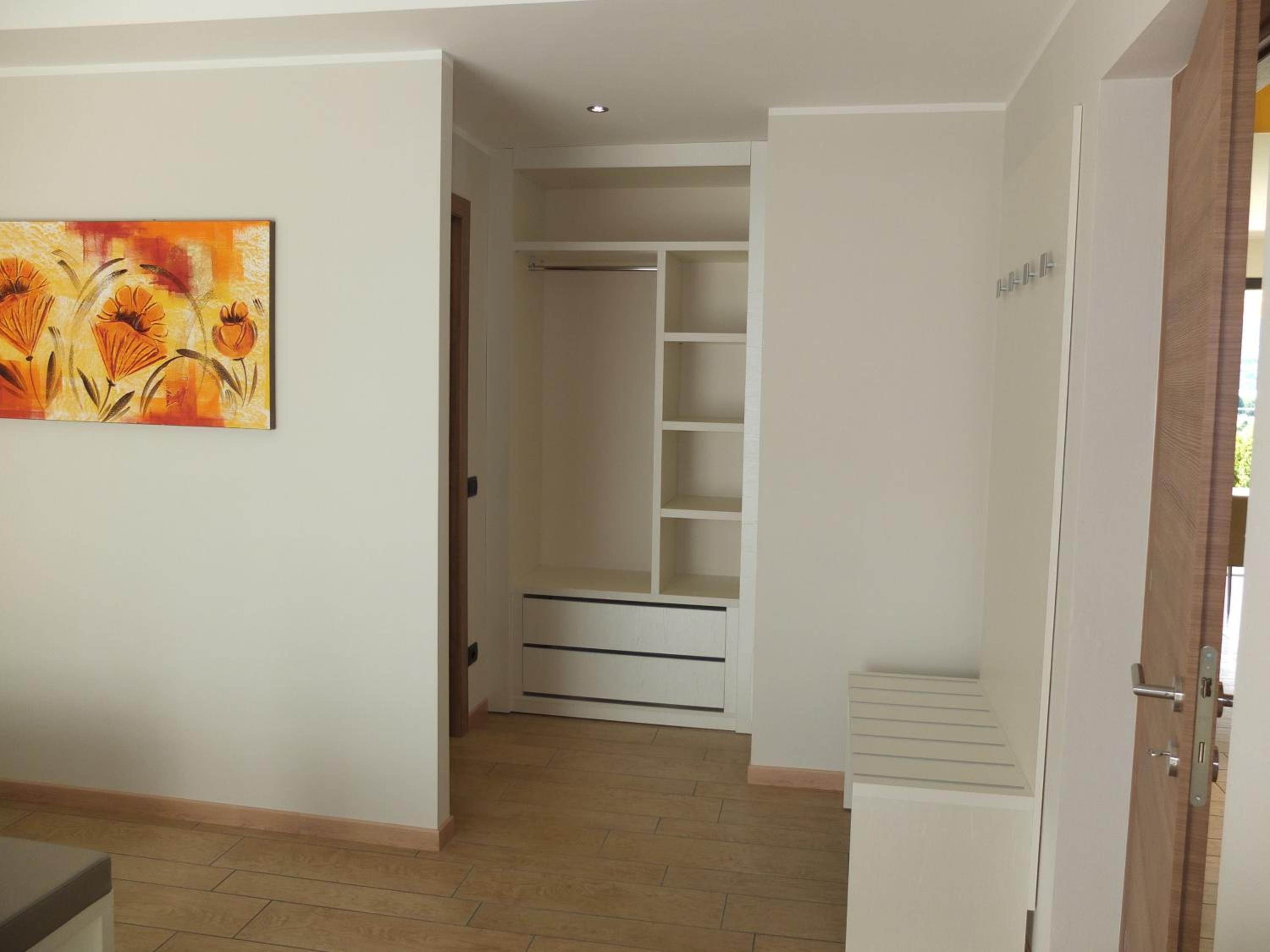 Deluxe Two-Bedroom Apartment with Lake View photo 2