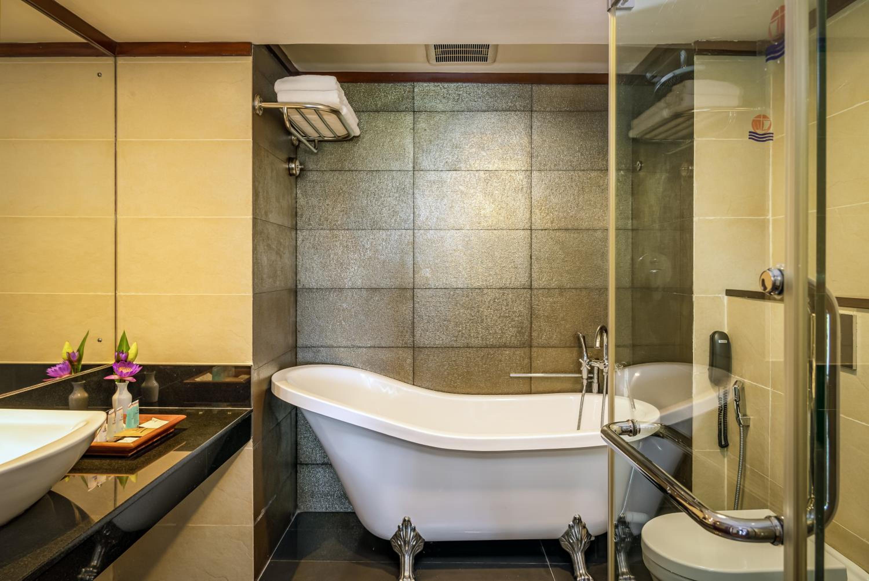 Suite with Hot Tub