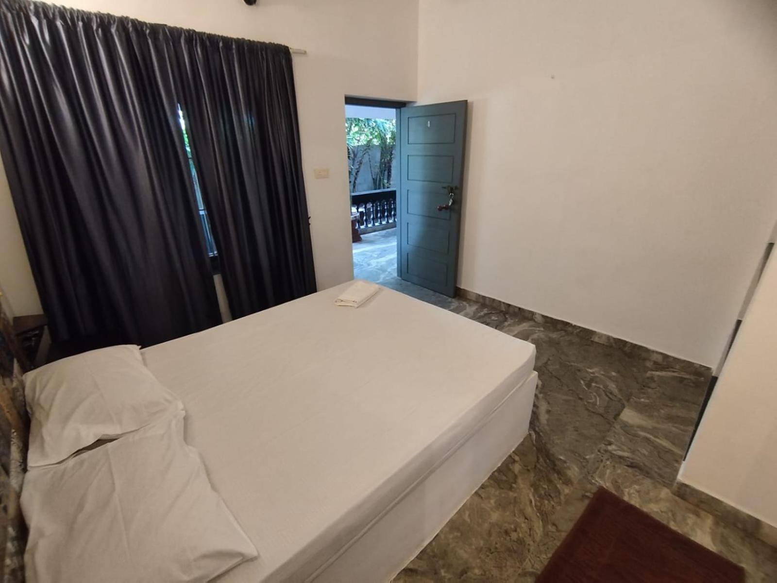 Standard Double Room with Fan photo 3