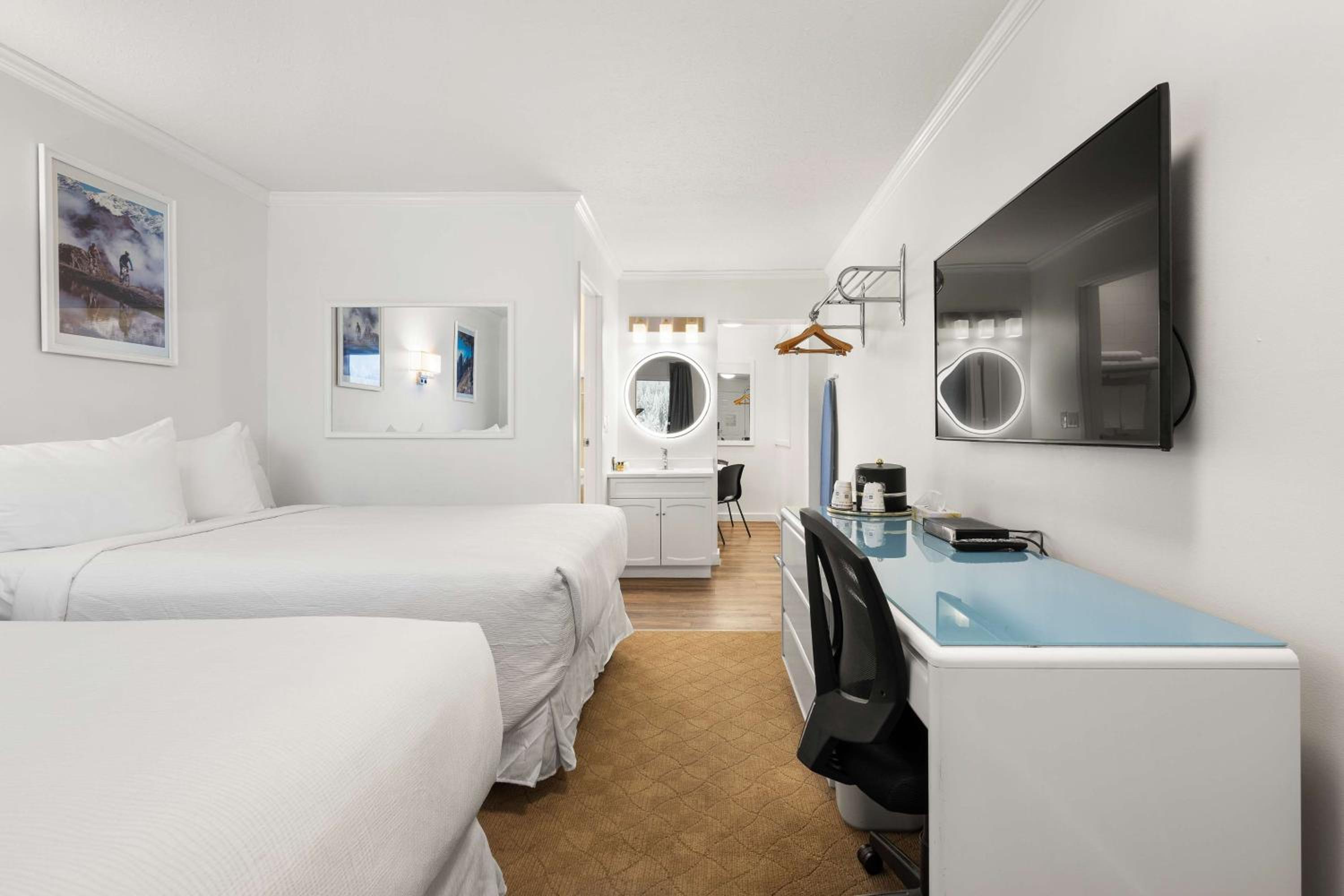 Queen Suite with Two Queen Beds, Sofa Bed and Kitchenette - Non-Smoking