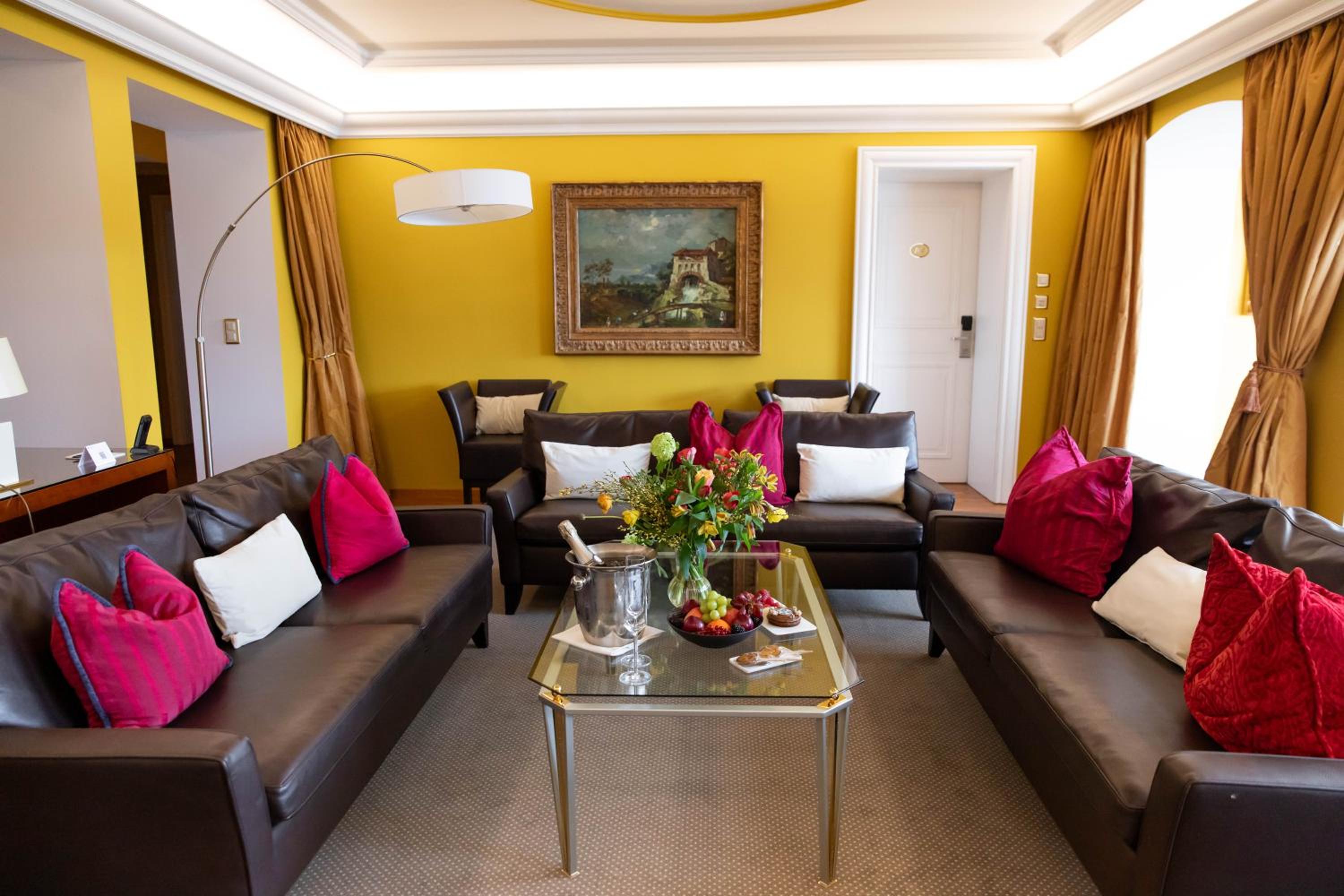 Royal Suite, 2 bedrooms, balcony and lake view photo 3