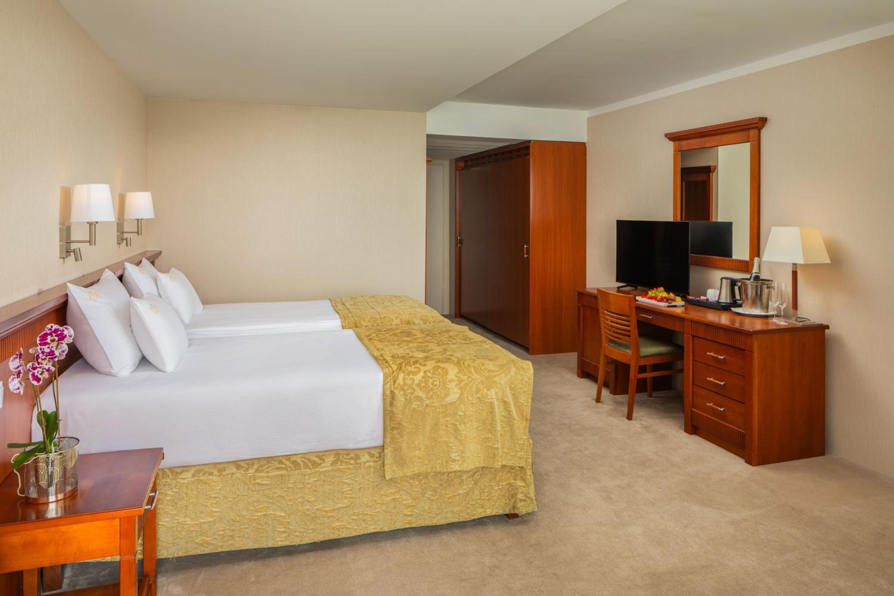 Superior Double or Twin Room with Forest View