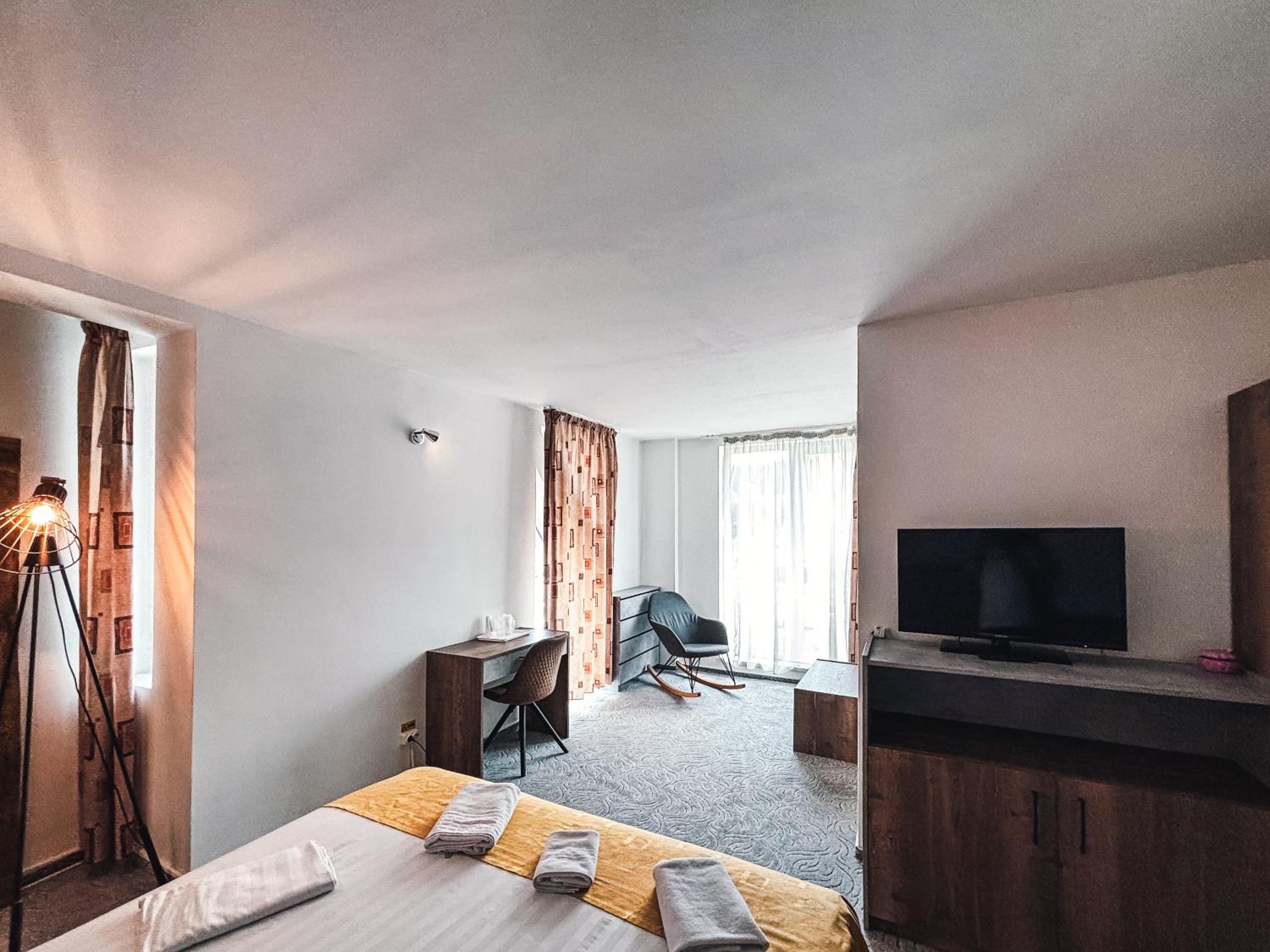 Double Or Twin Room - Photo 11