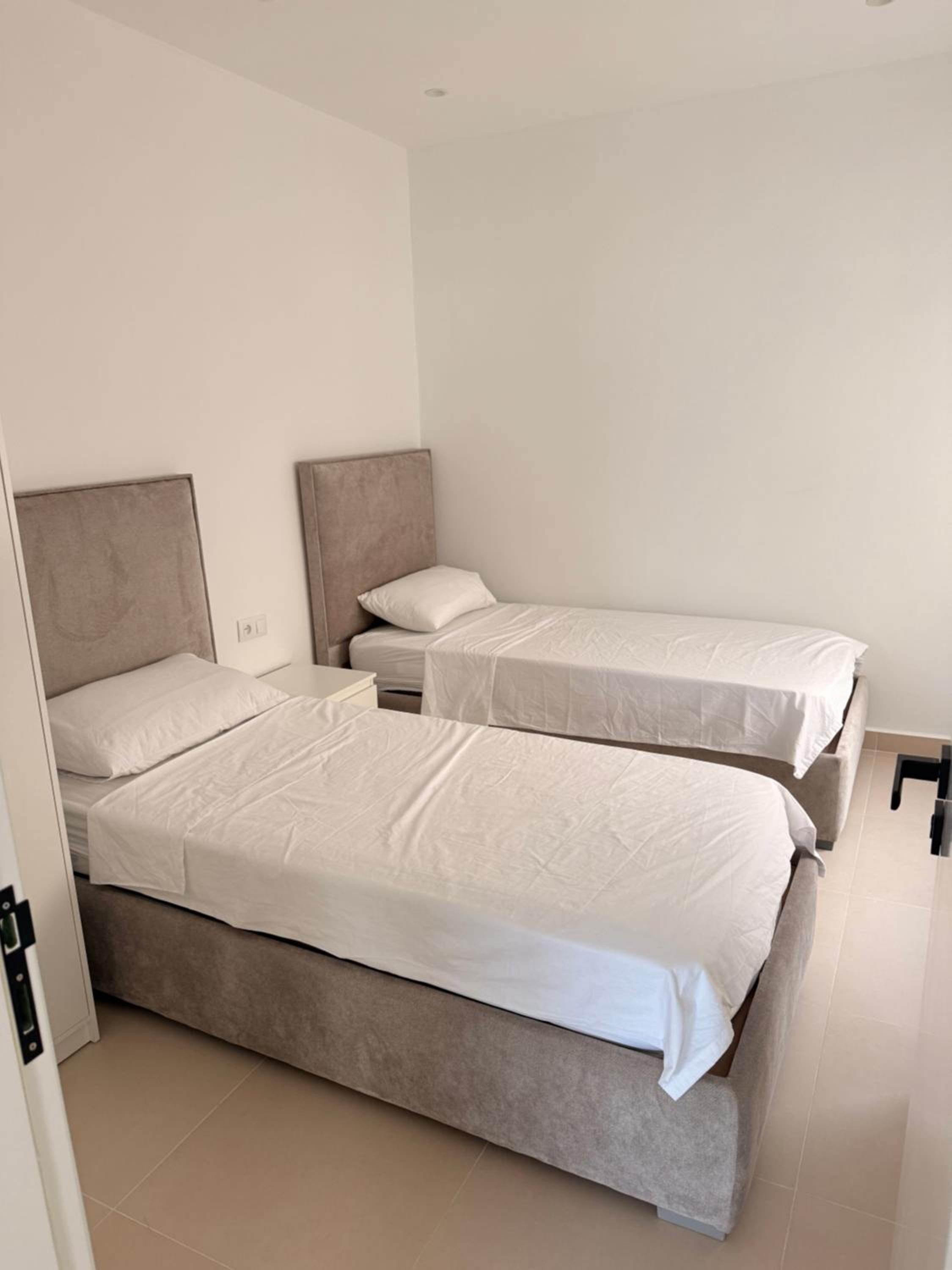 Three-Bedroom Apartment - High Floor photo 3