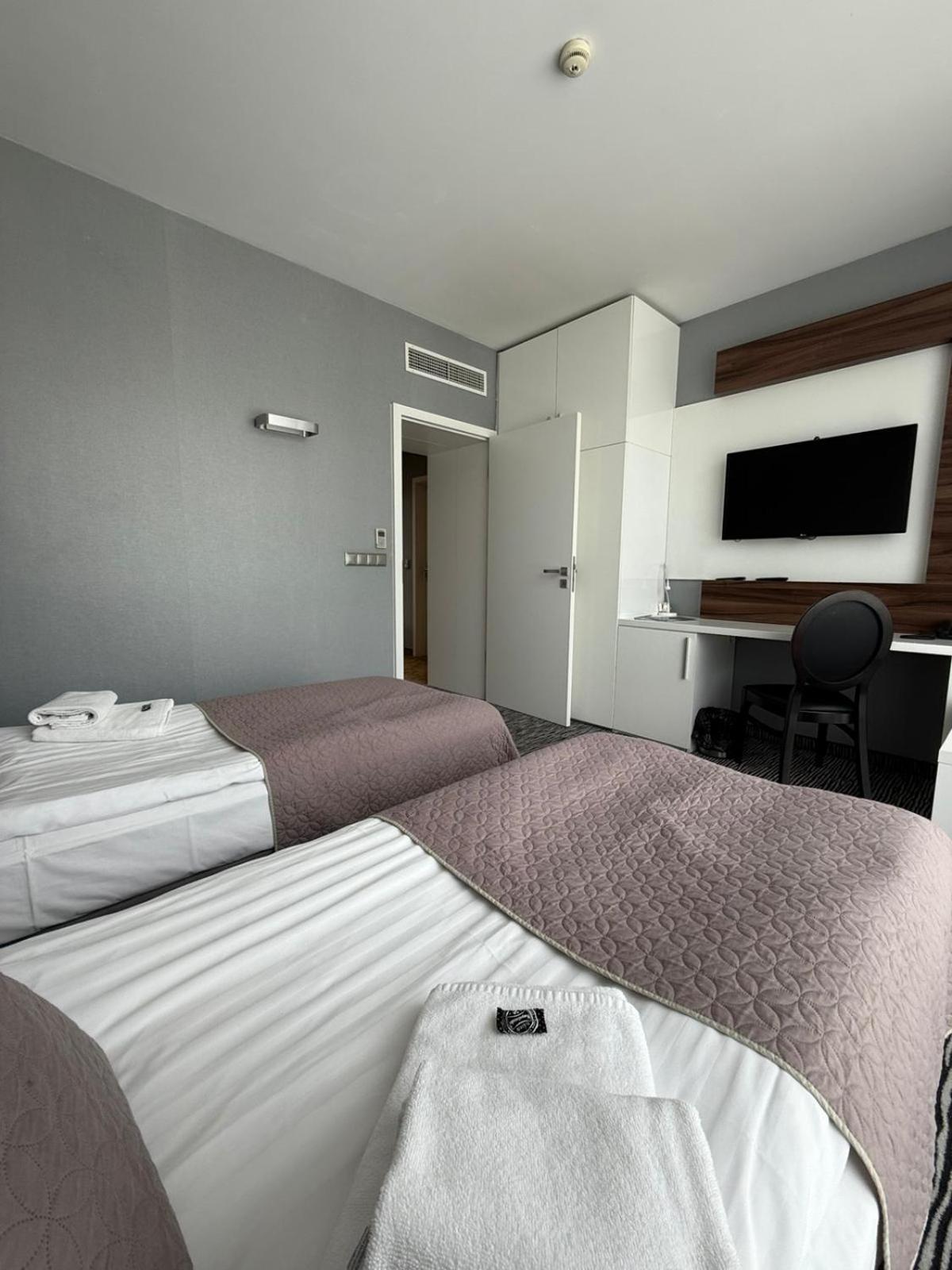 Deluxe Triple Room - Photo 1