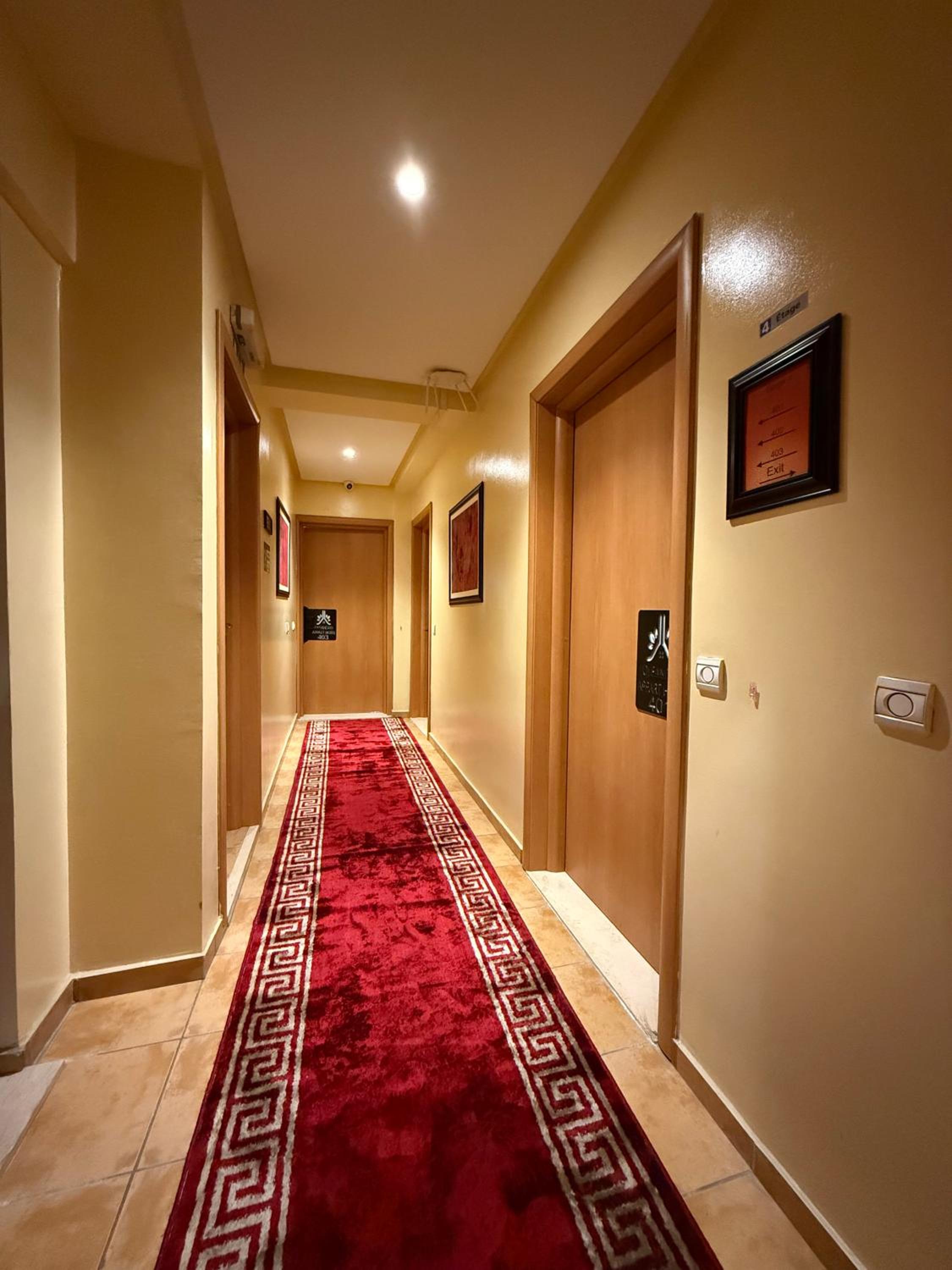 Queen Room photo 1