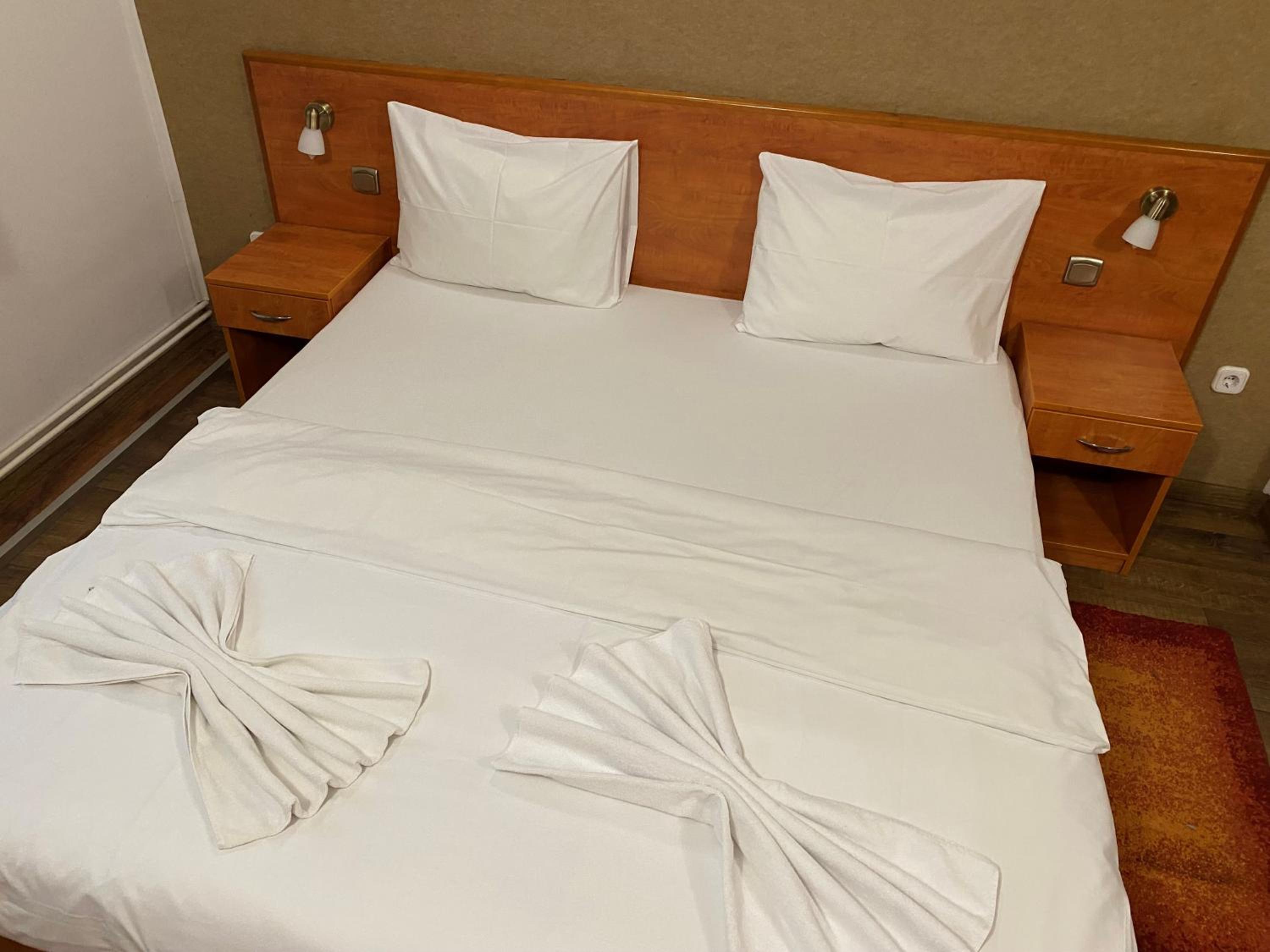 Economy Double Room thumbnail 5