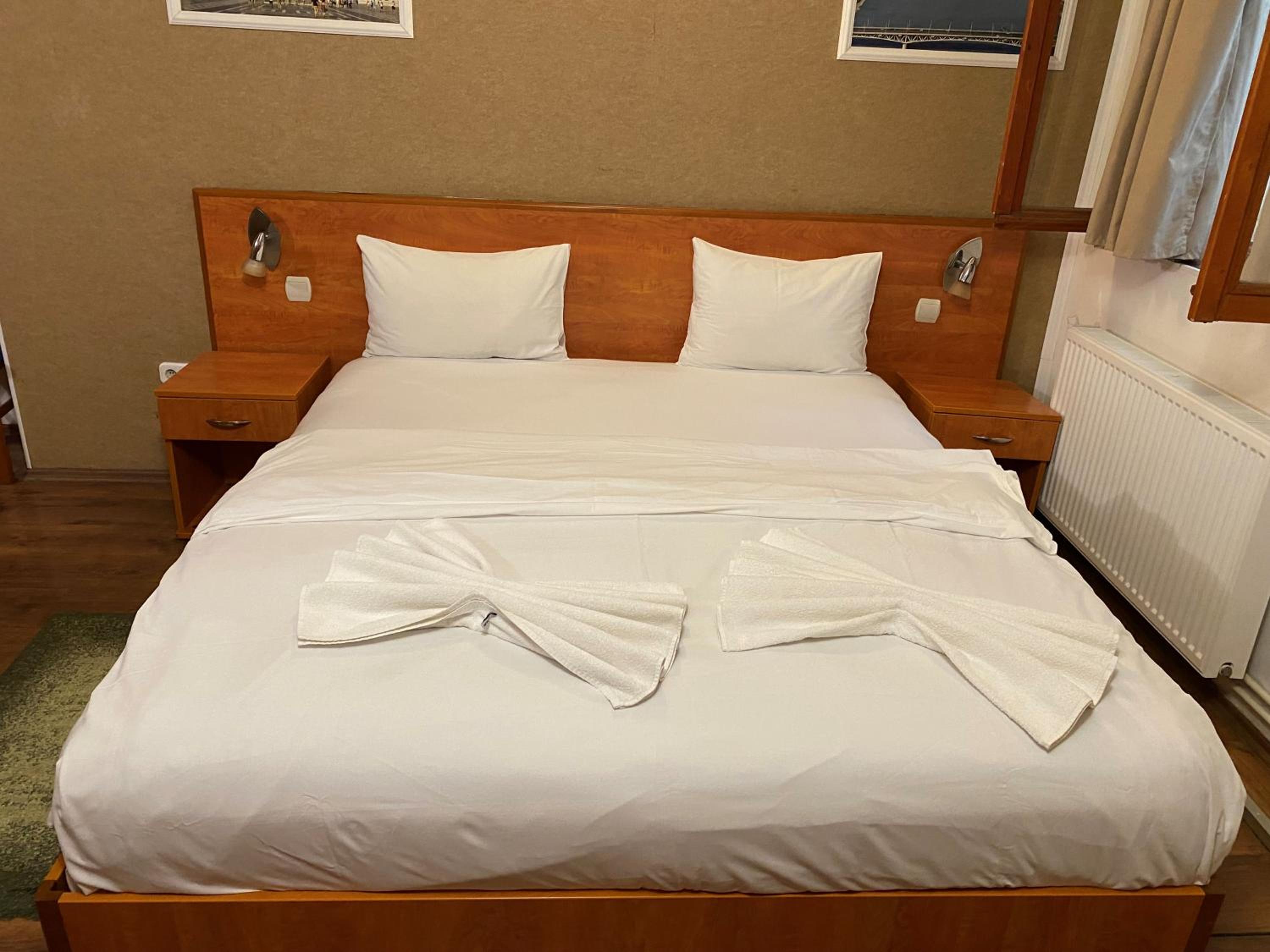 Economy Double Room - Photo 12
