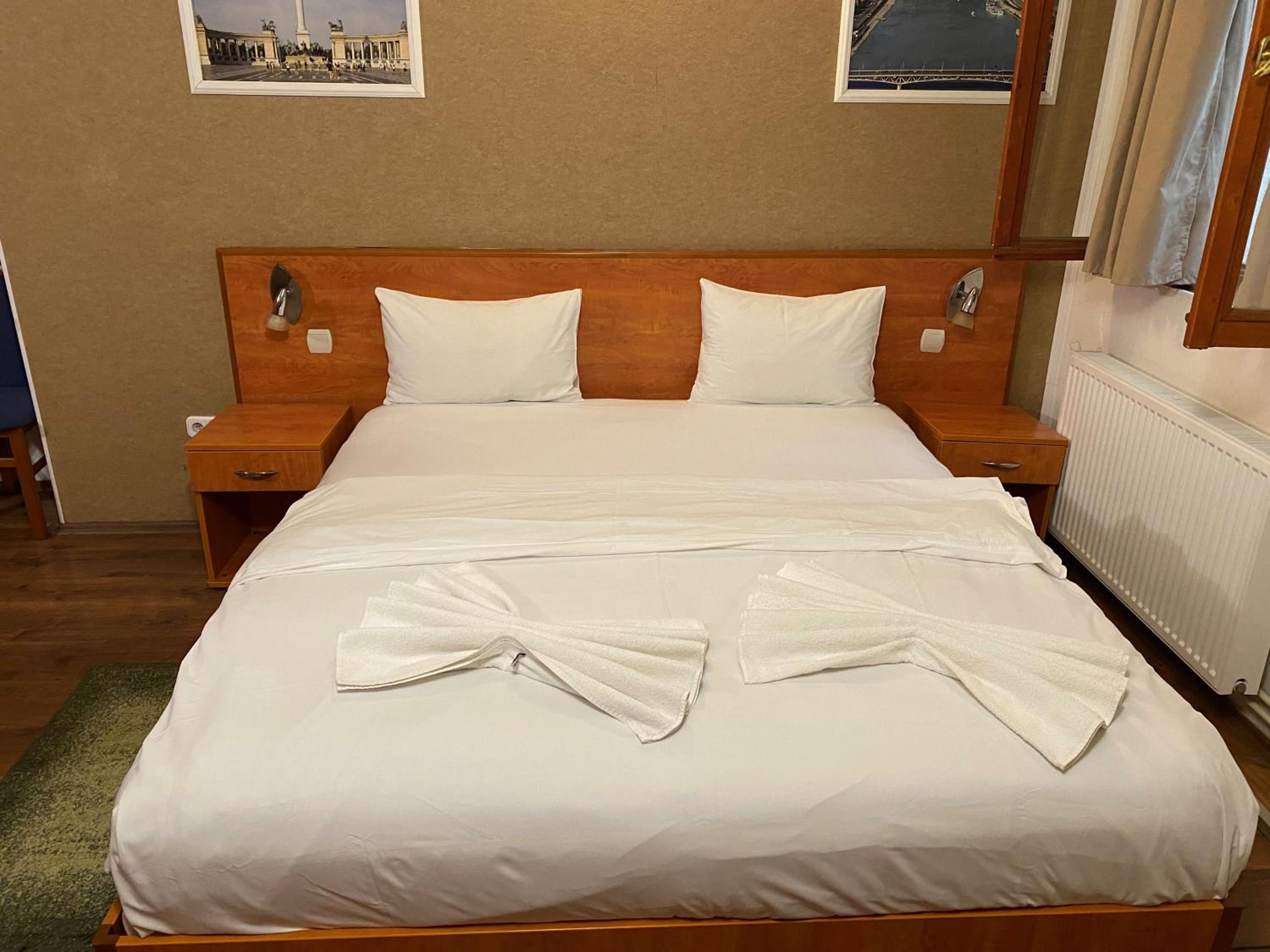 Economy Double Room - Photo 10