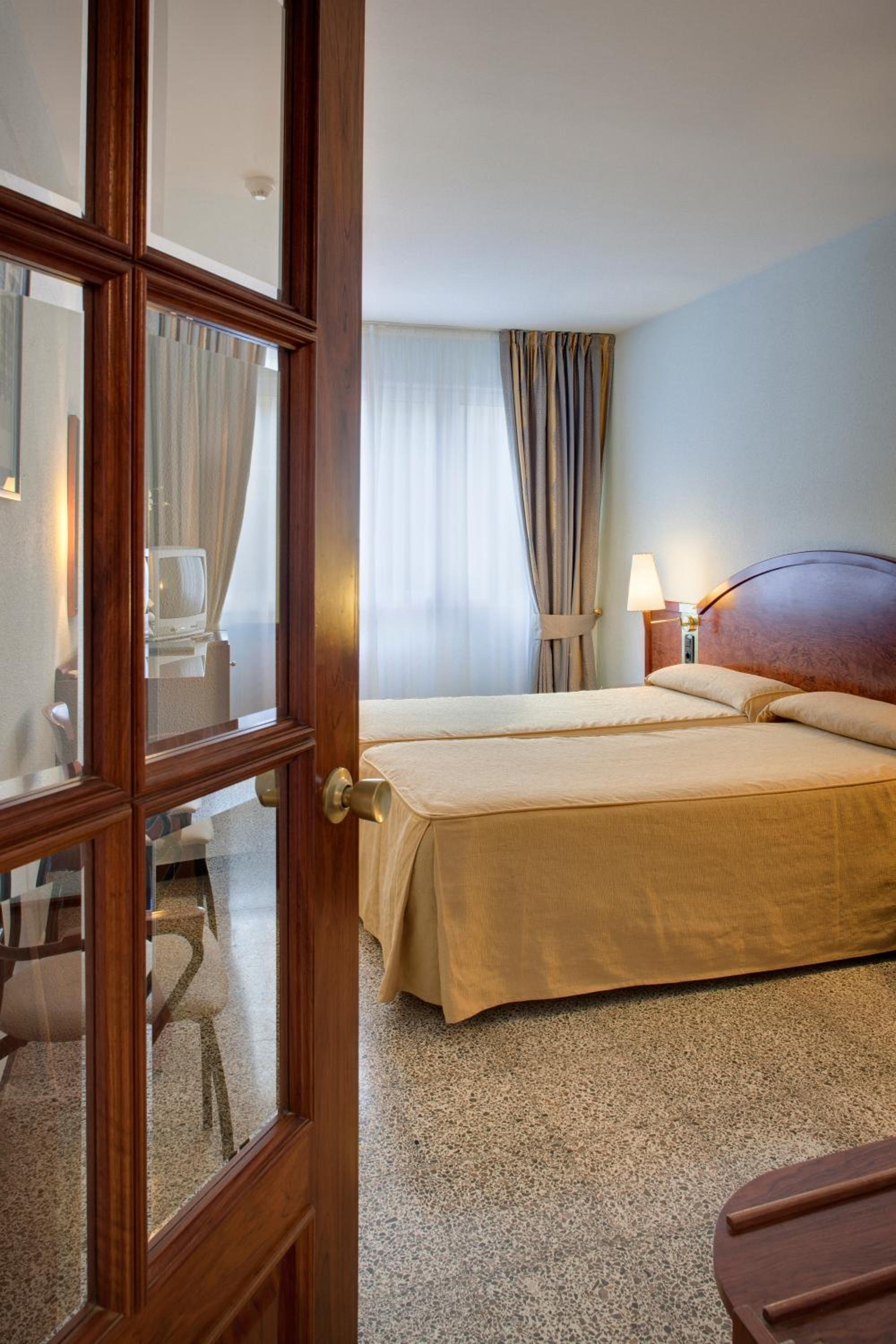 Double or Twin Room photo 3