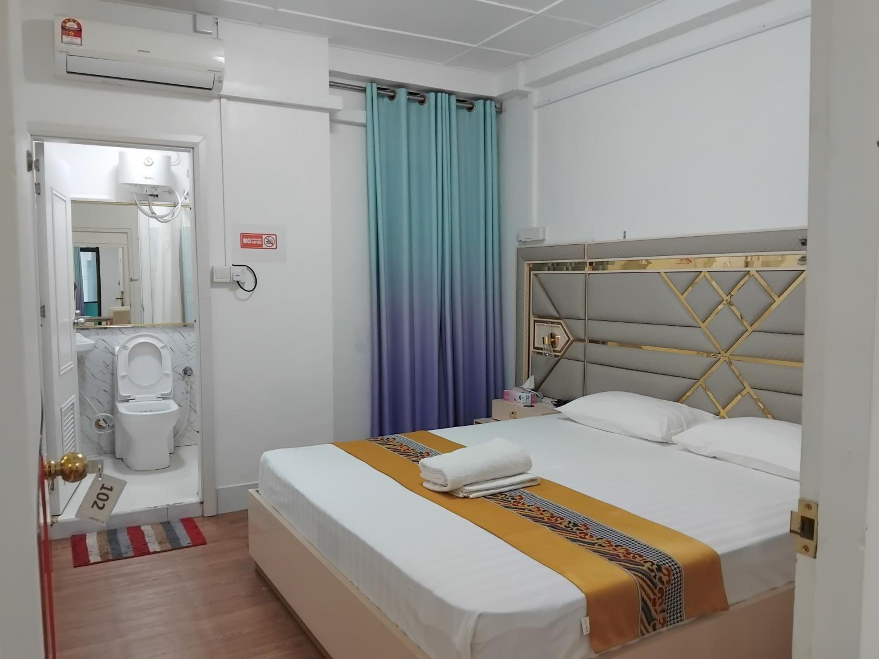 Deluxe Double Room (2 Adults + 1 Child)