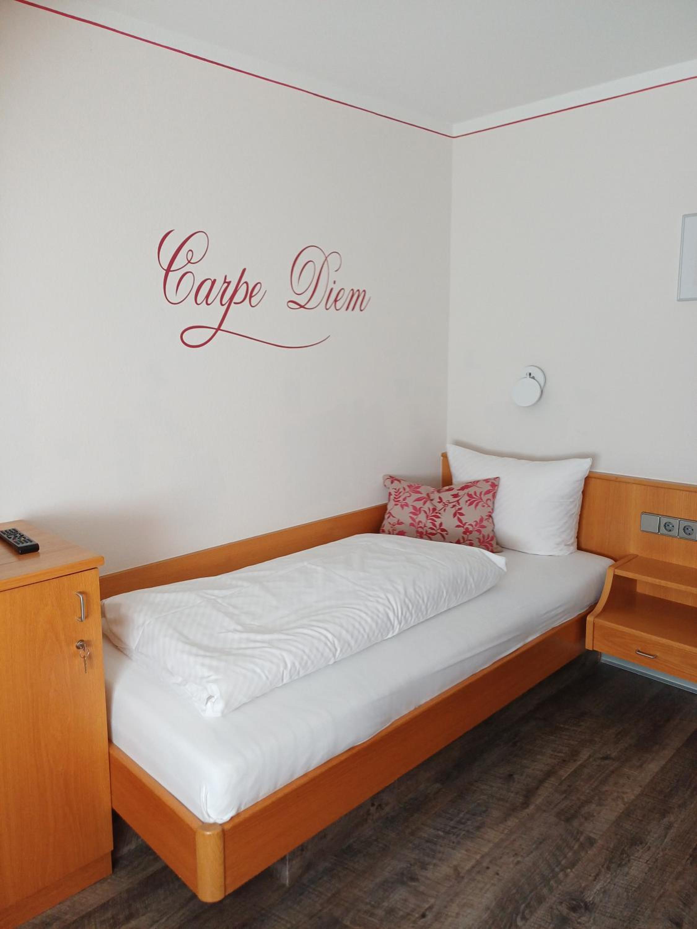 Standard Single Room with Shower photo 3