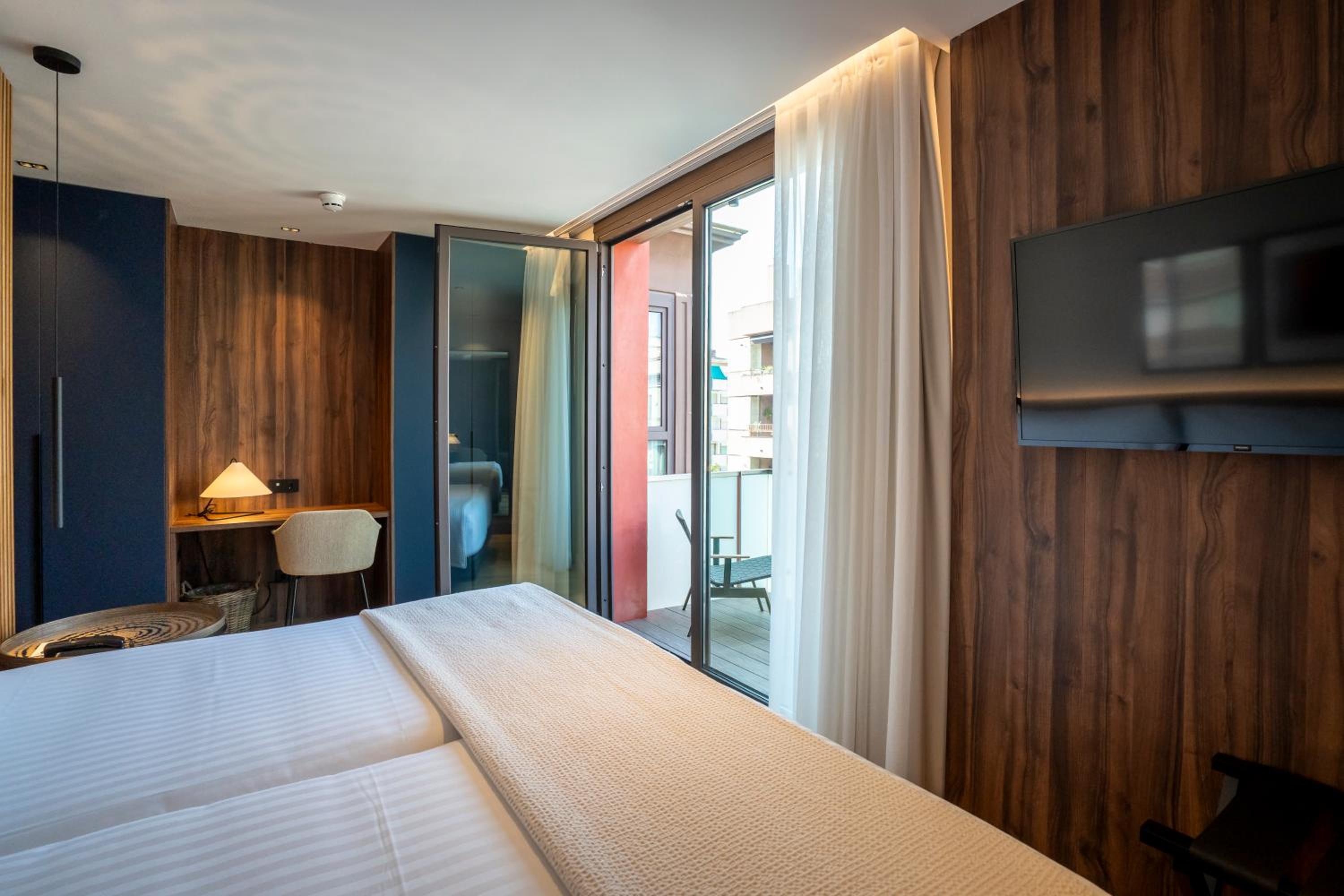 Twin Room with Balcony photo 3
