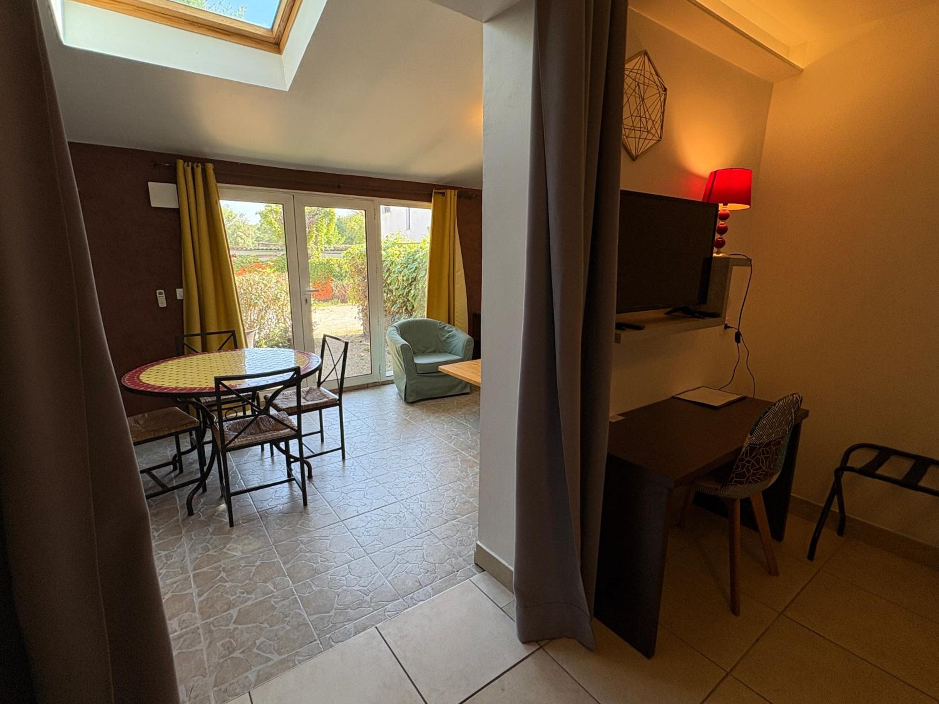 One-Bedroom Apartment with Terrace photo 1