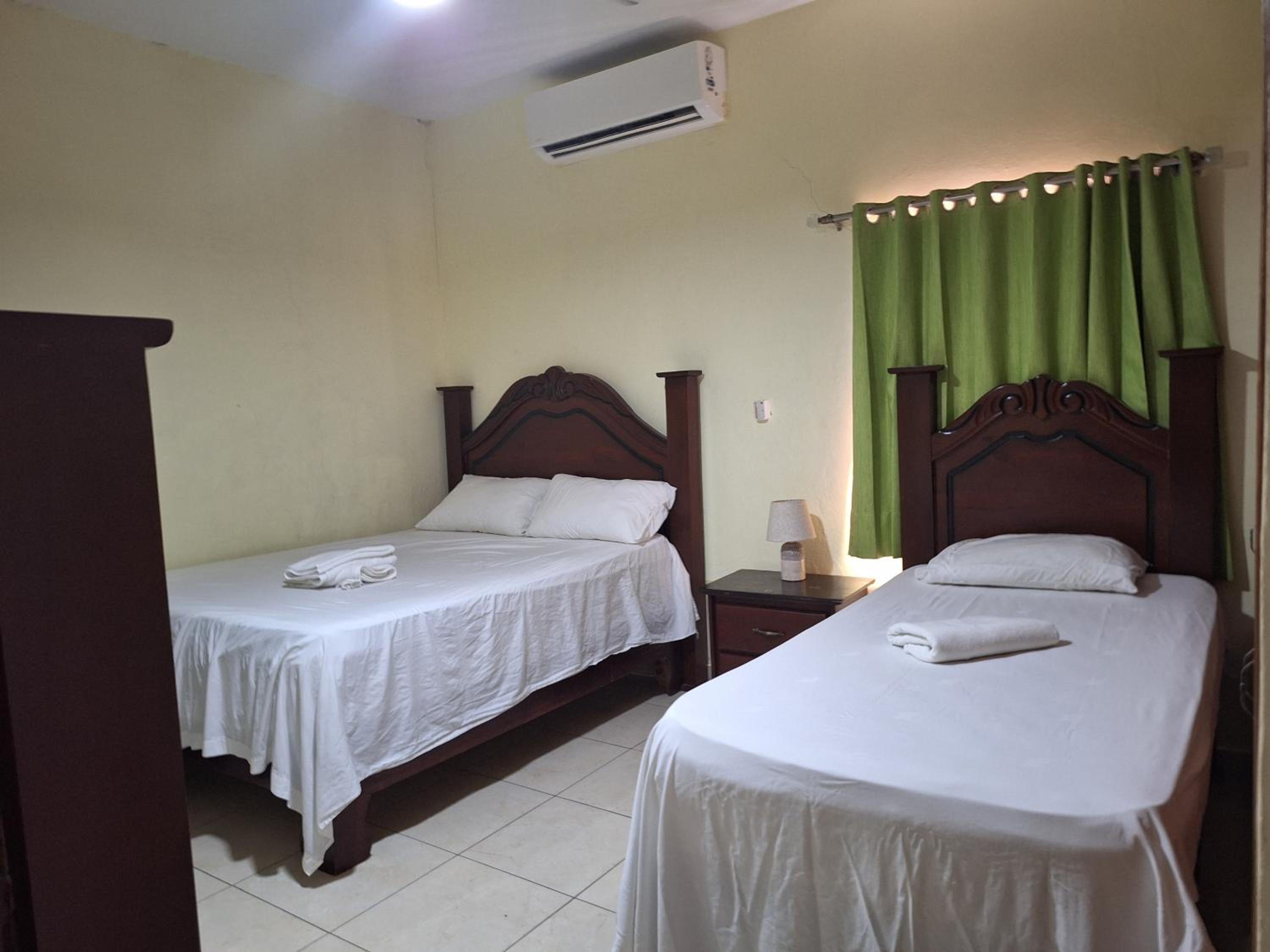 Quadruple Room with Private Bathroom photo 1