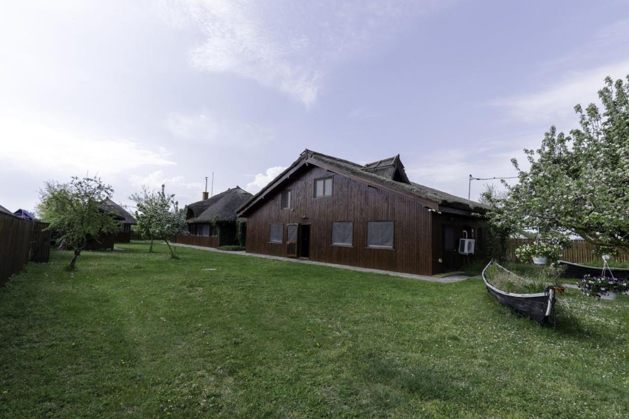 Villa - Photo 1
