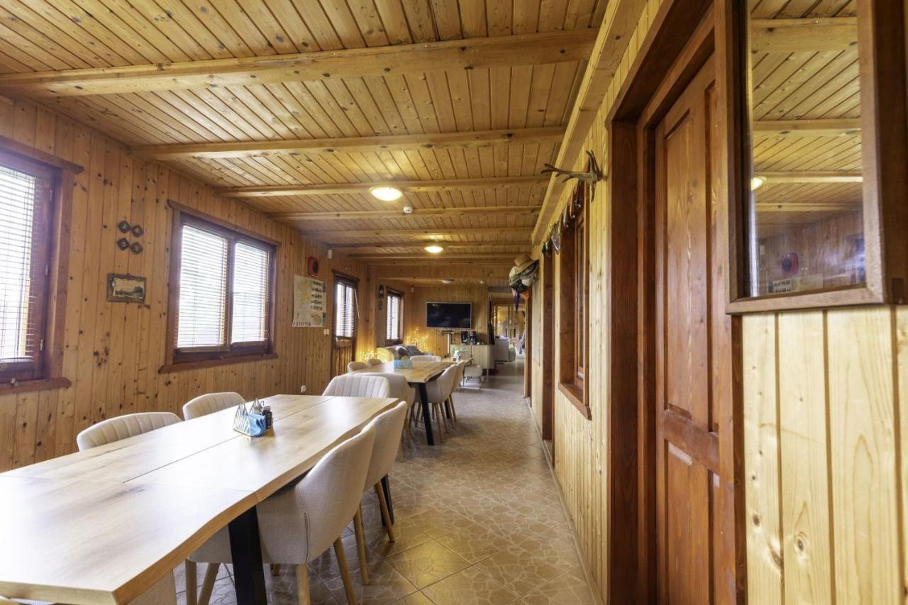 Villa - Photo 2