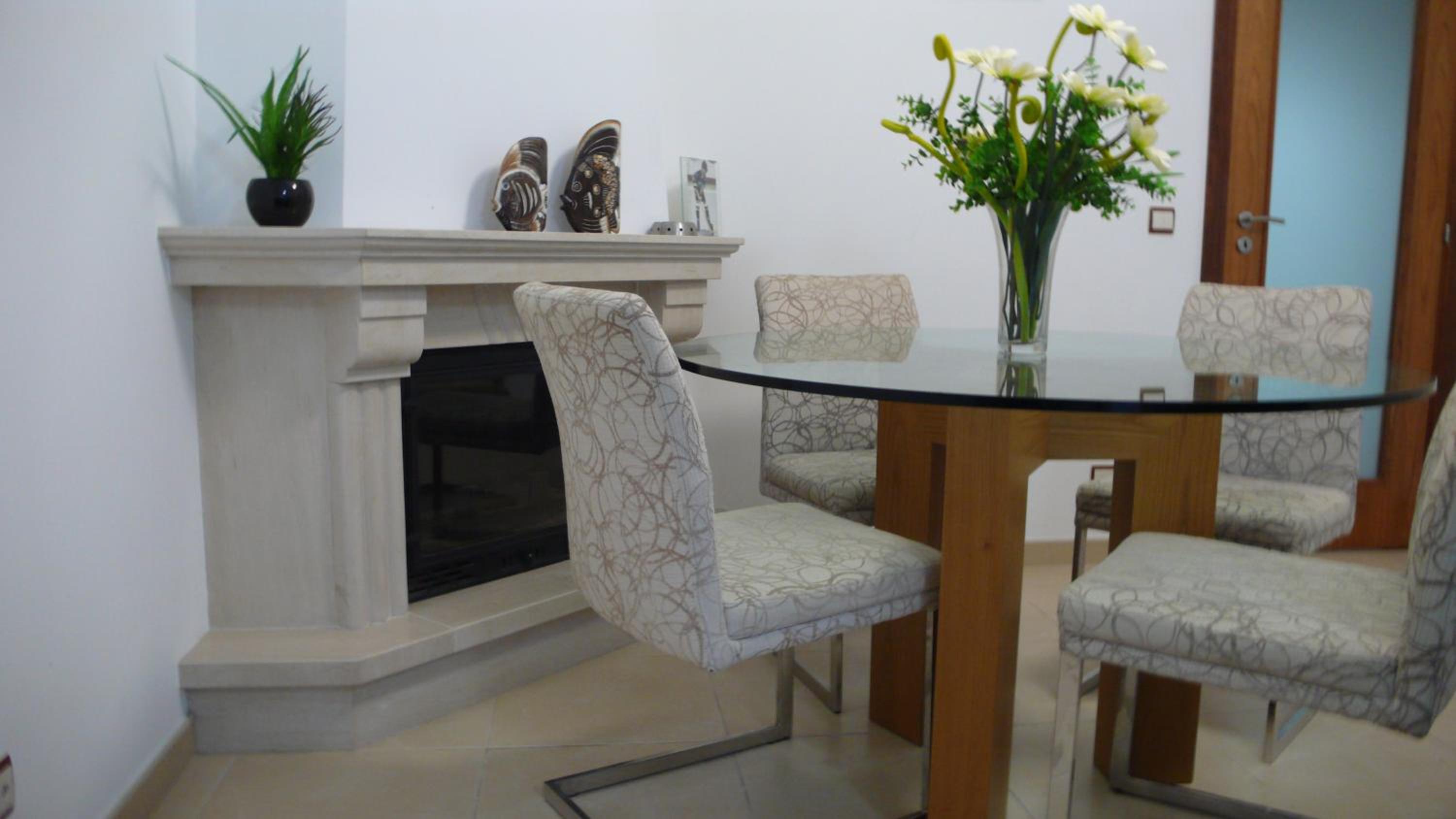 Two-Bedroom Apartment - Photo 19
