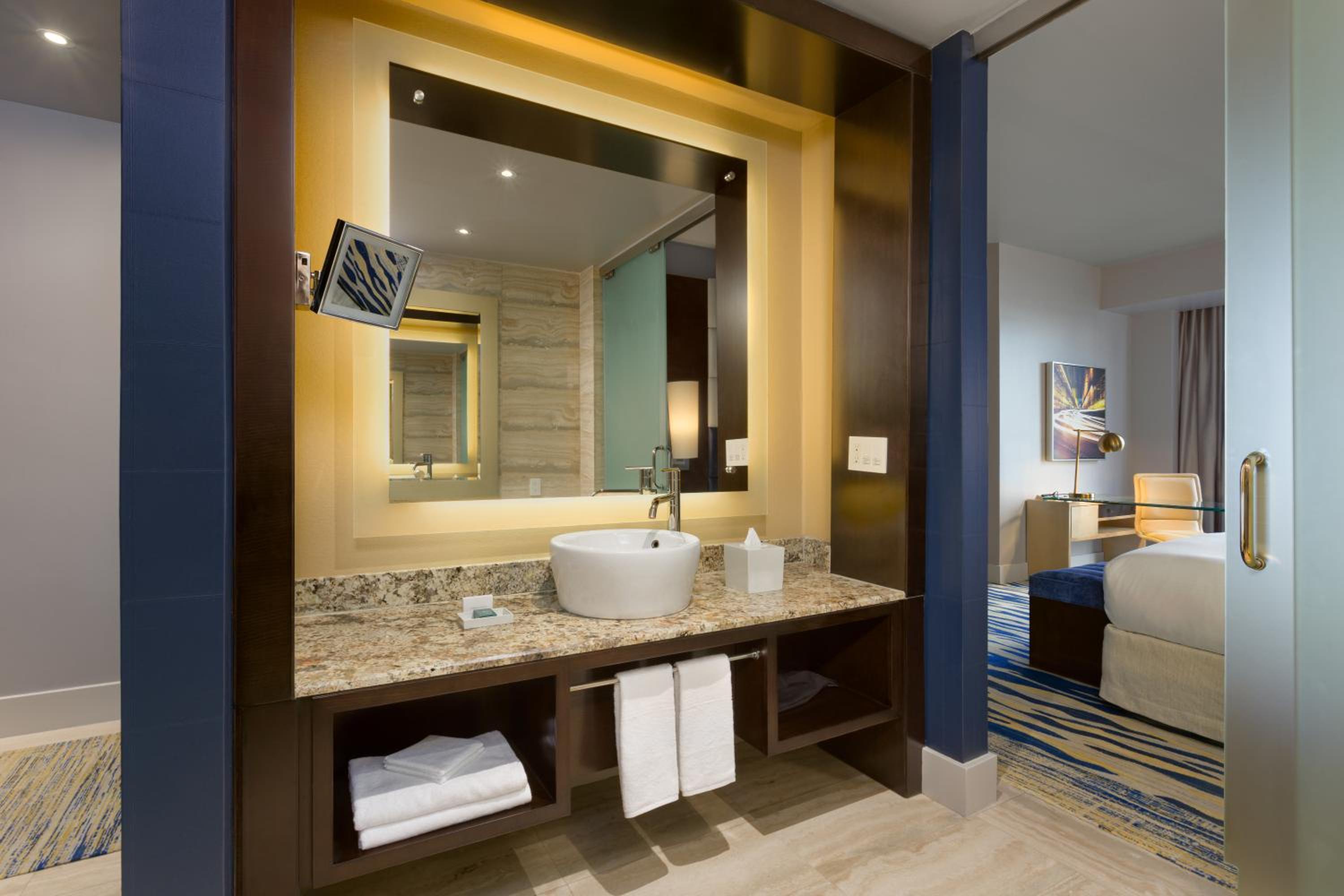 Presidential Suite thumbnail 5