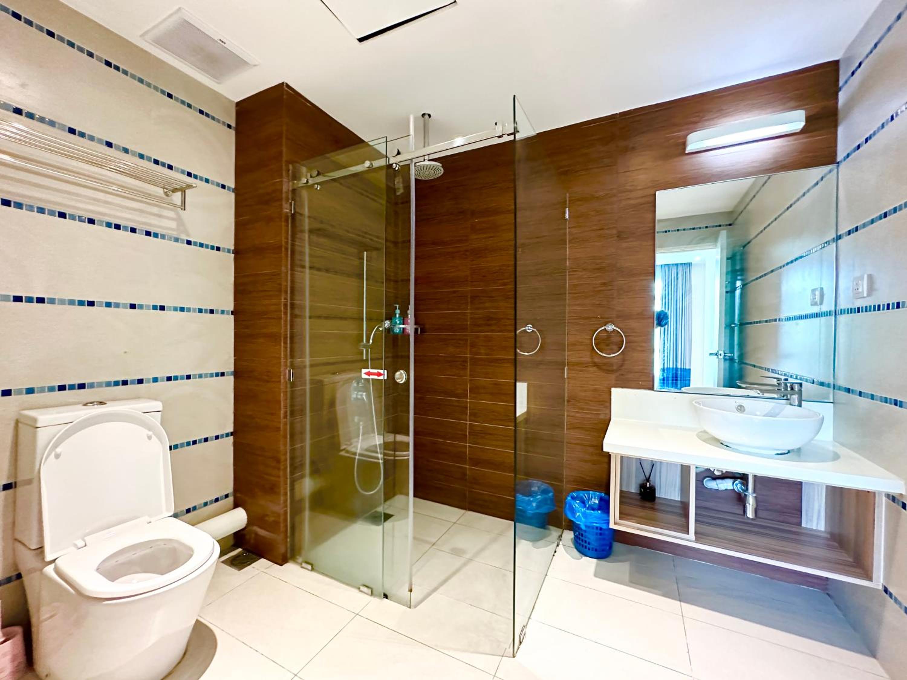 One-Bedroom Apartment with Sea View - Photo 2