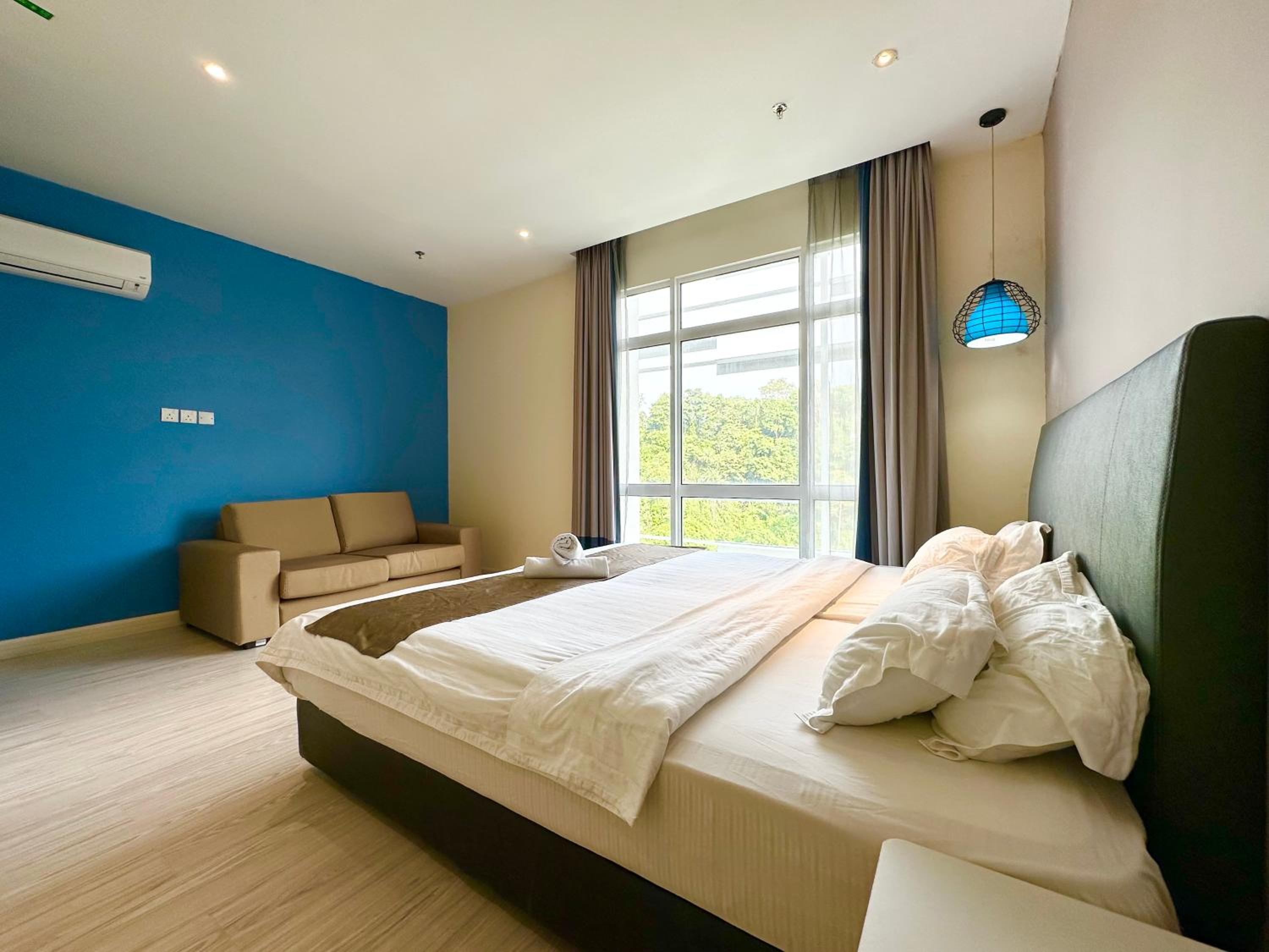 One-Bedroom Apartment with Sea View - Photo 3
